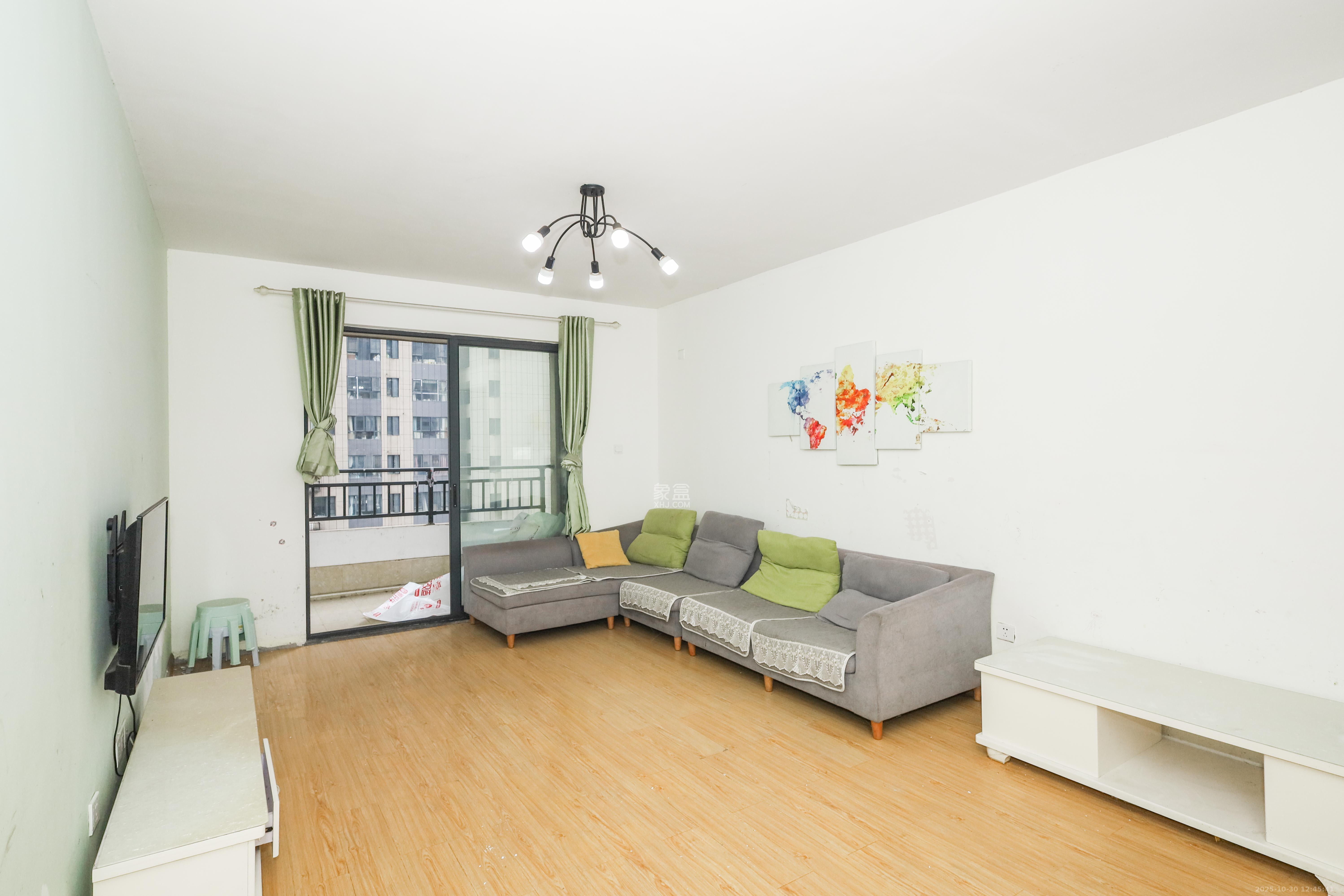 中国铁建梅溪青秀一期  3室2厅2卫    105.0万客厅