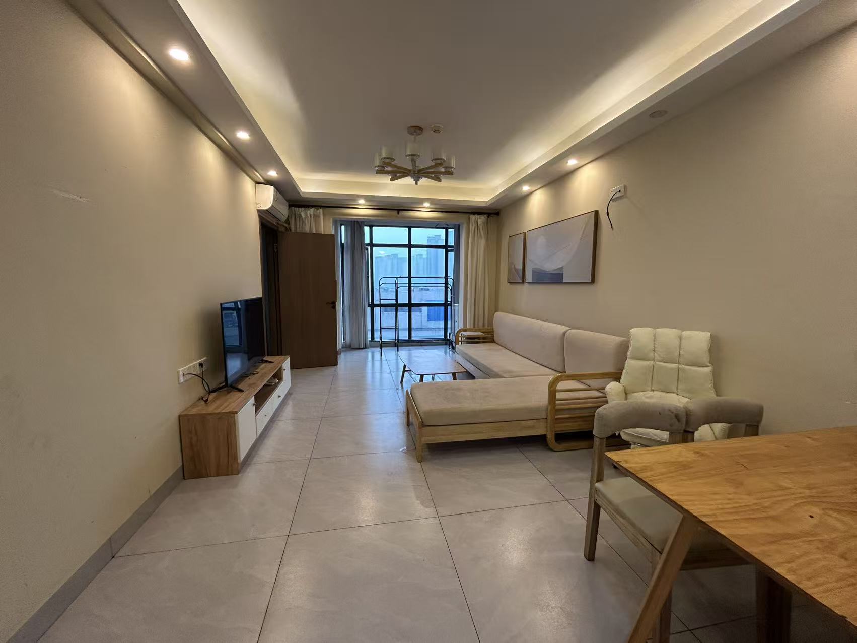 流金岁月-华晨国际  3室2厅1卫    61.8万 流金岁月-华晨国际  3室2厅1卫    61.8万室内图