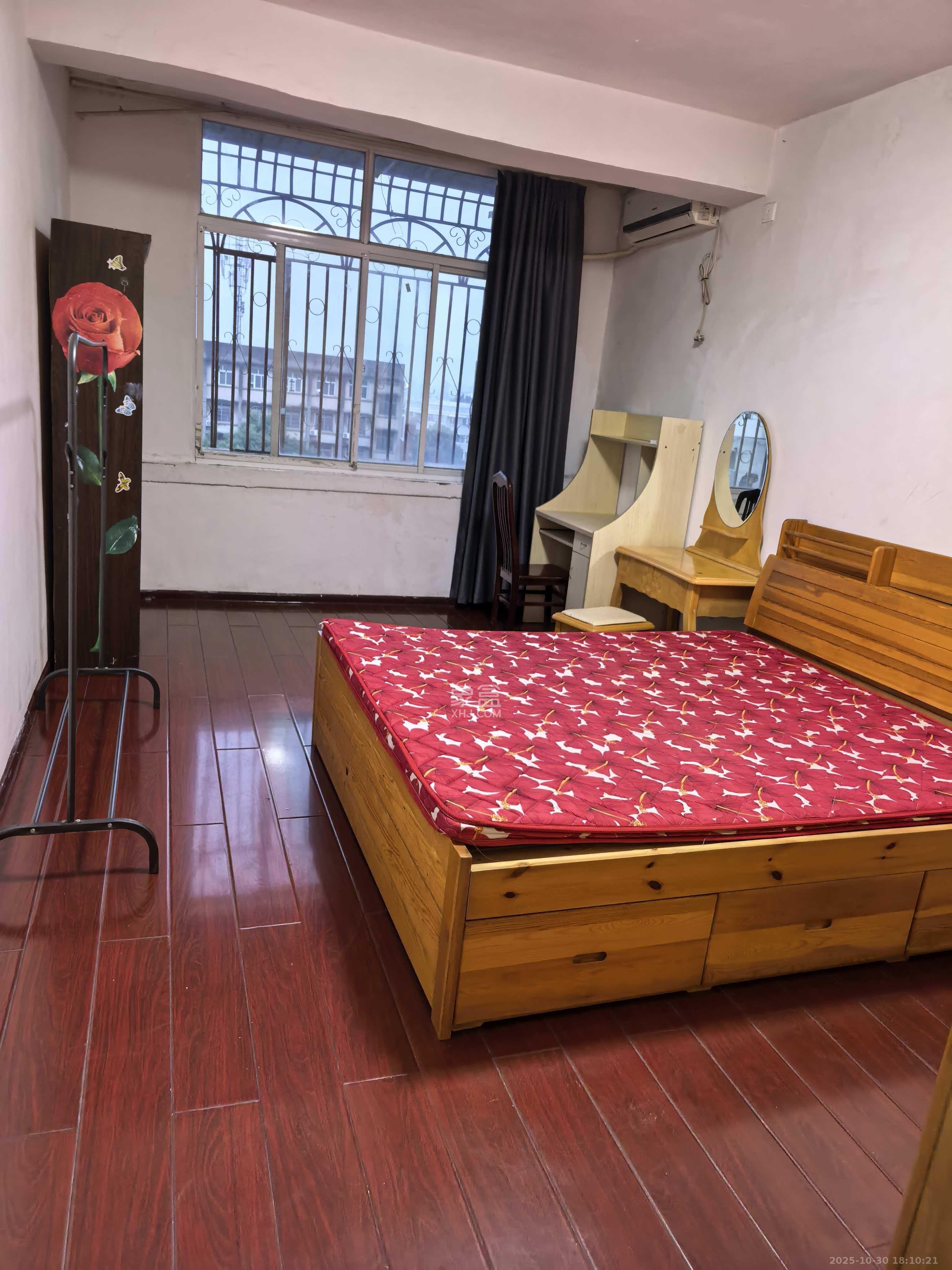 市直属机关宿舍  2室1厅1卫    1500.0元/月室内图