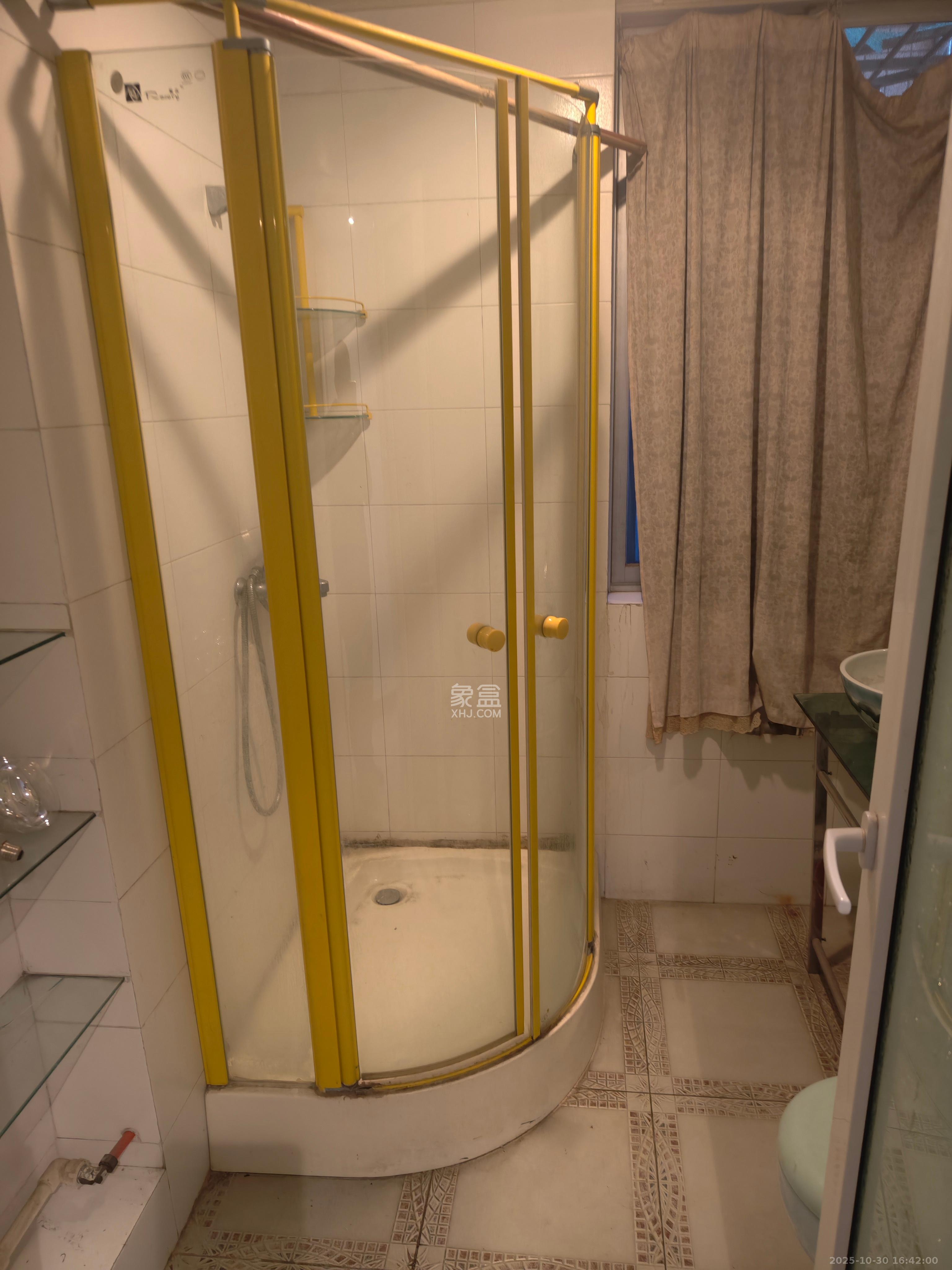 翡翠林居  3室2厅2卫    1800.0元/月室内图