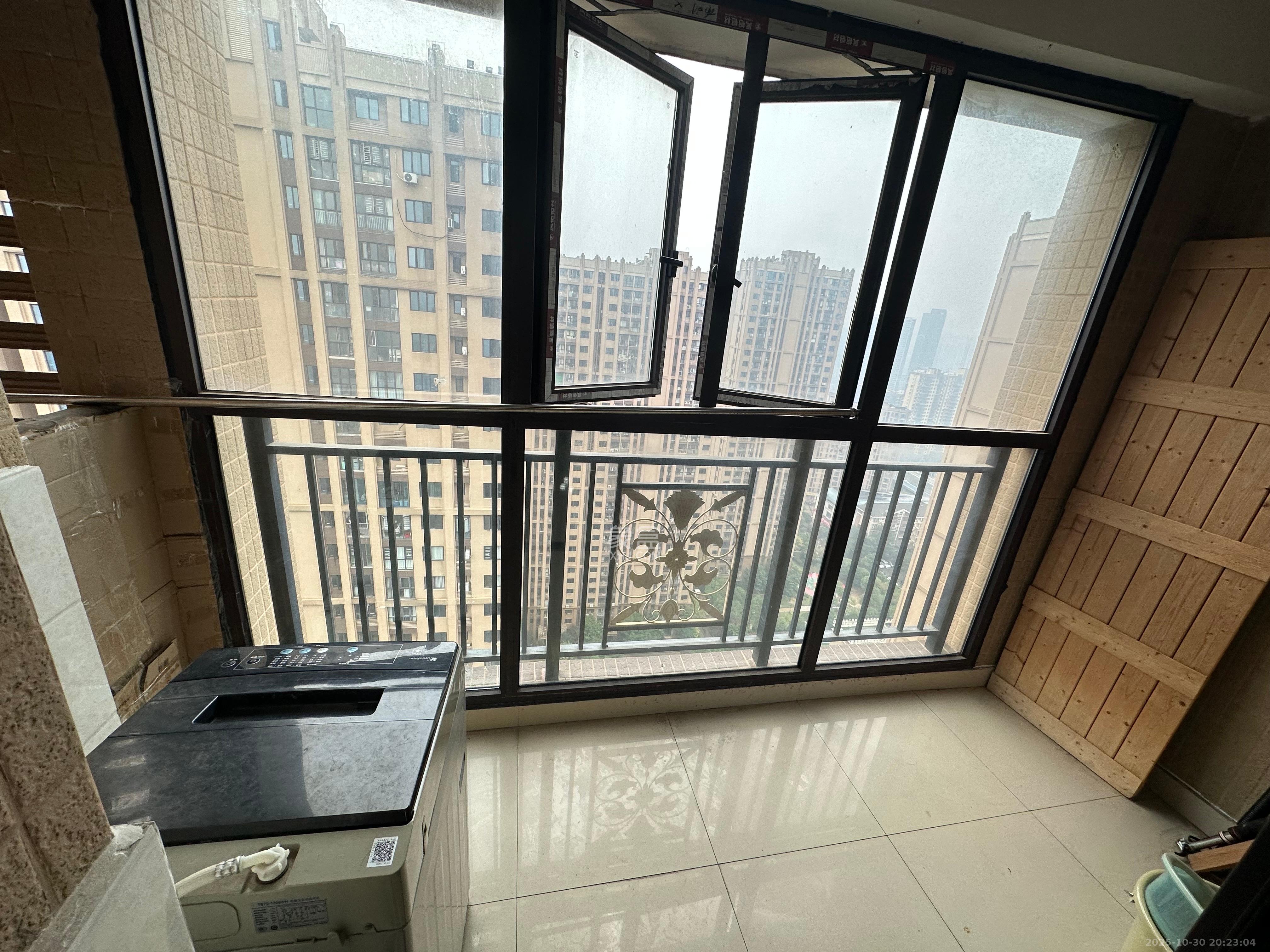 南城印象  3室1厅1卫    2000.0元/月室内图