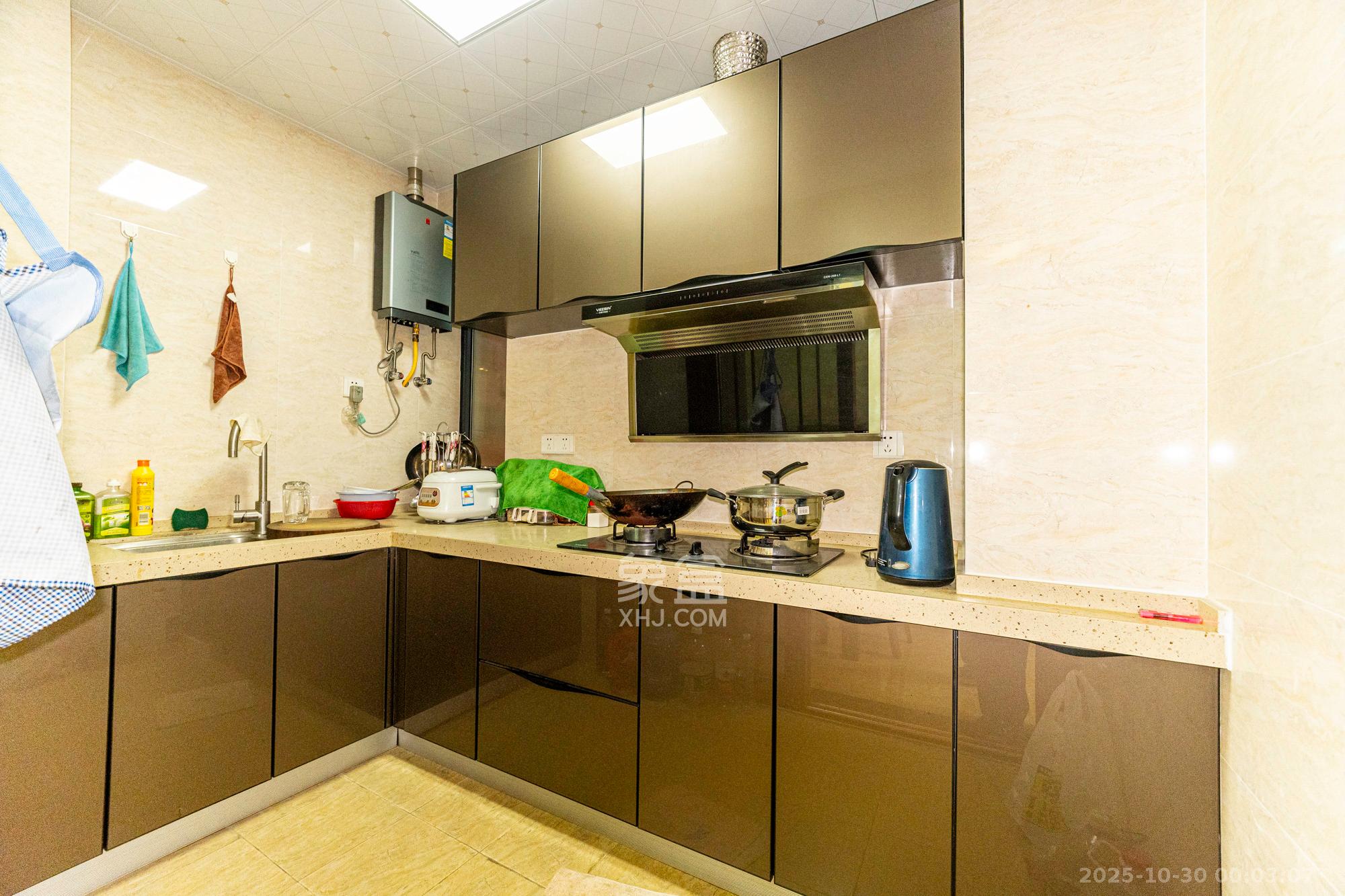 盛地尊域  4室2厅2卫    68.0万厨房