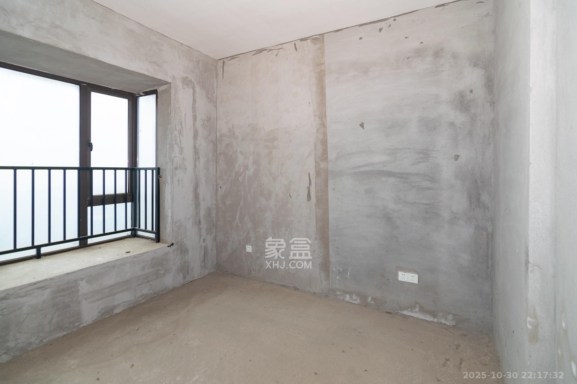 裕田奥莱小镇  3室2厅2卫    76.8万卧室