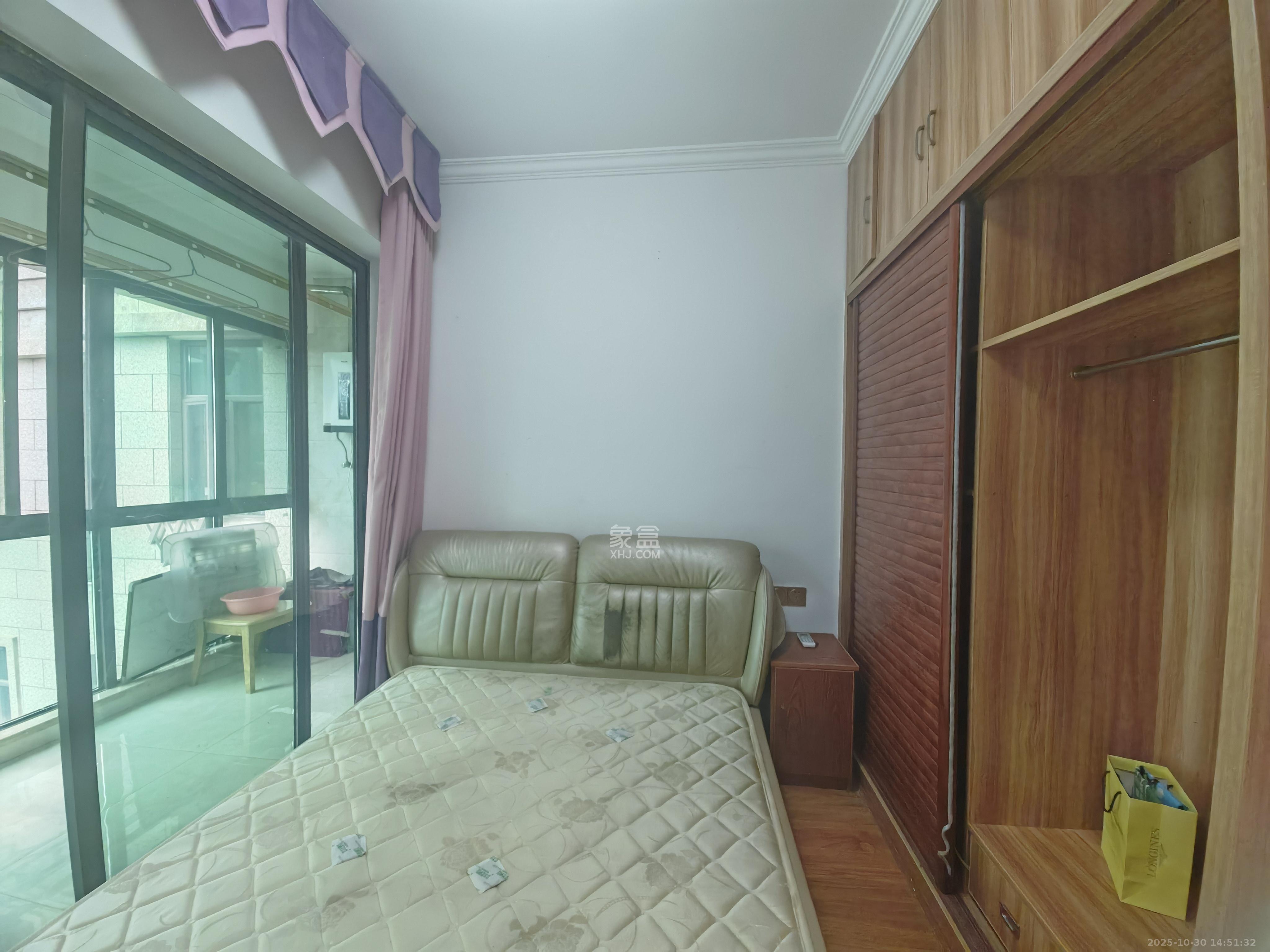 滨江一号（丰泰花园）  3室2厅2卫    2600.0元/月室内图