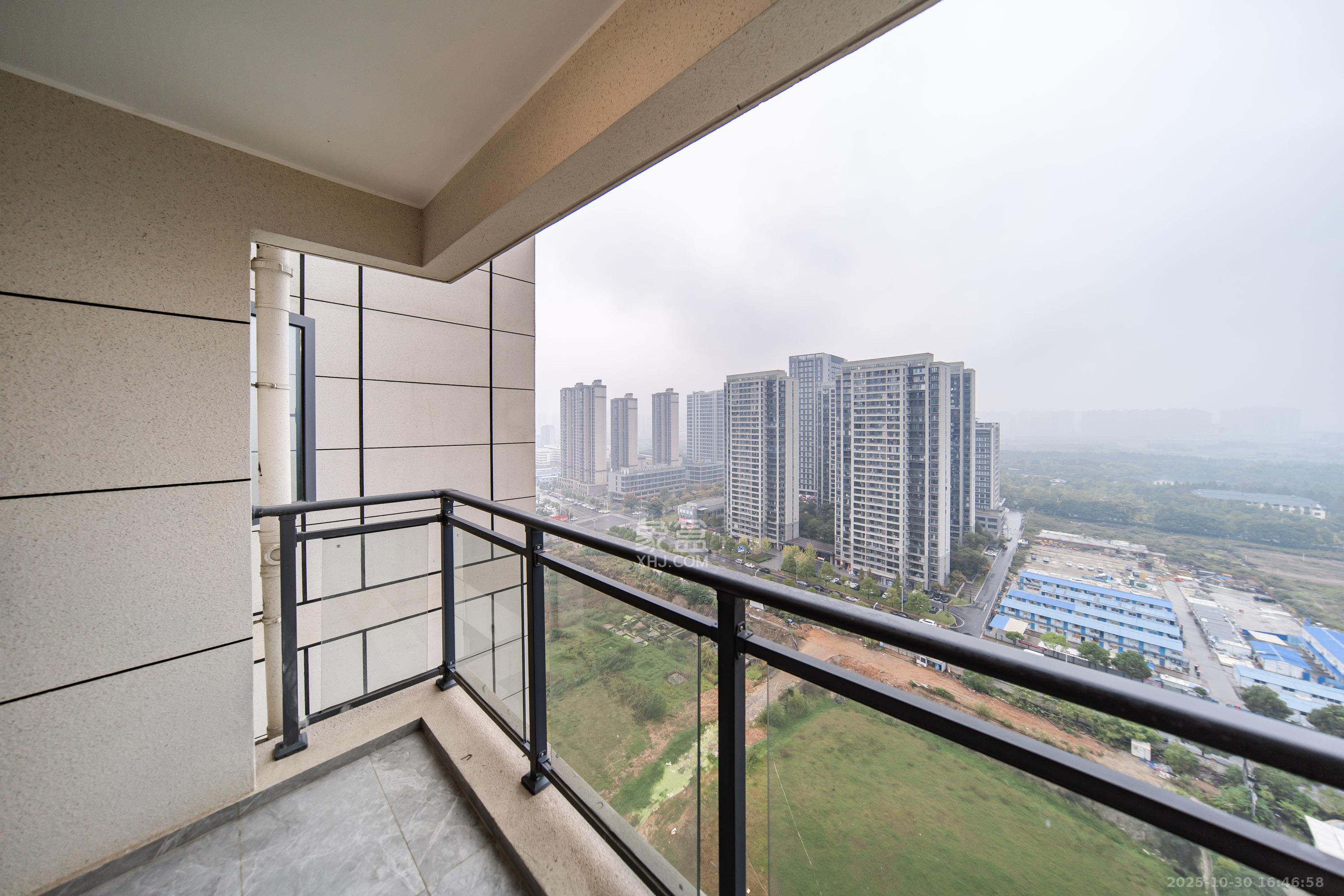 保利天汇  4室2厅2卫    186.8万阳台