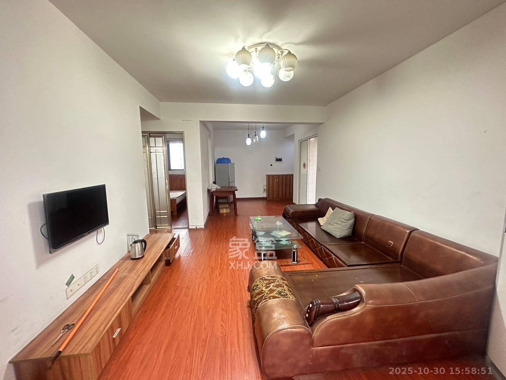 高信向日葵  3室2厅1卫    2500.0元/月 高信向日葵  3室2厅1卫    2500.0元/月