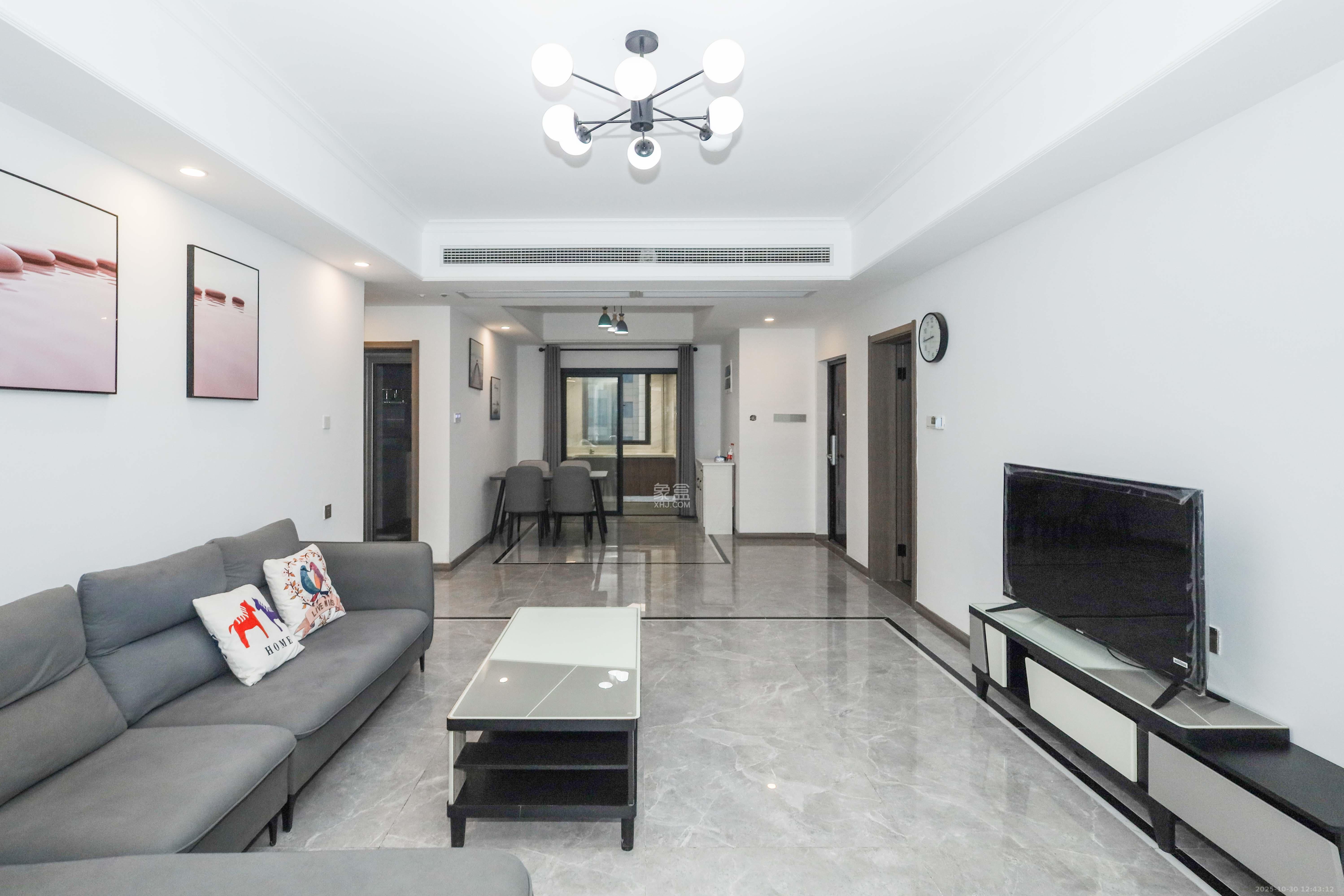 梦想新天地  4室2厅2卫    160.0万客厅