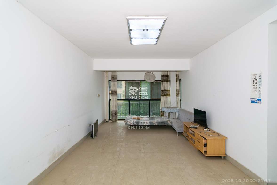 晟通城  3室1厅1卫    38.0万 晟通城  3室1厅1卫    38.0万客厅