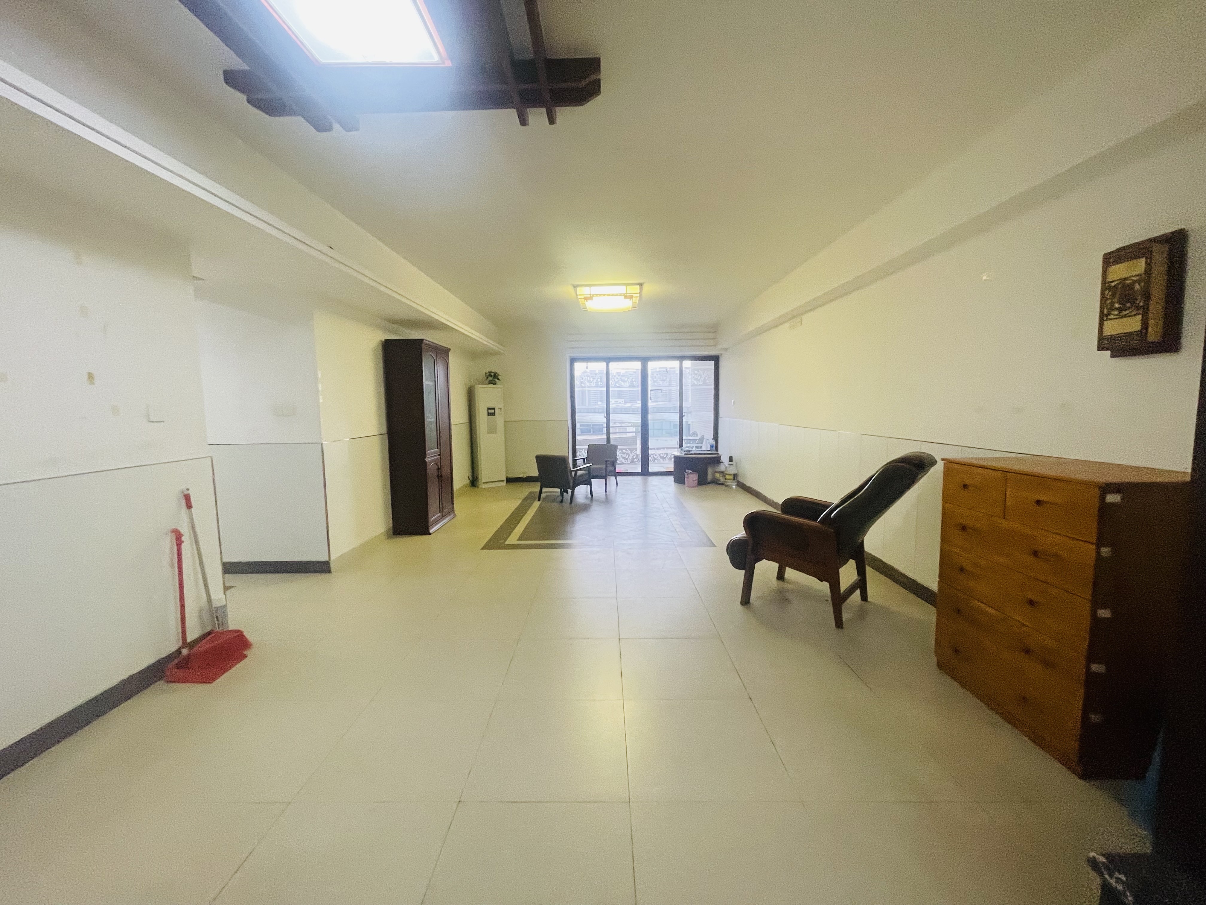 半山花园  5室2厅1卫    5800.0元/月室内图1