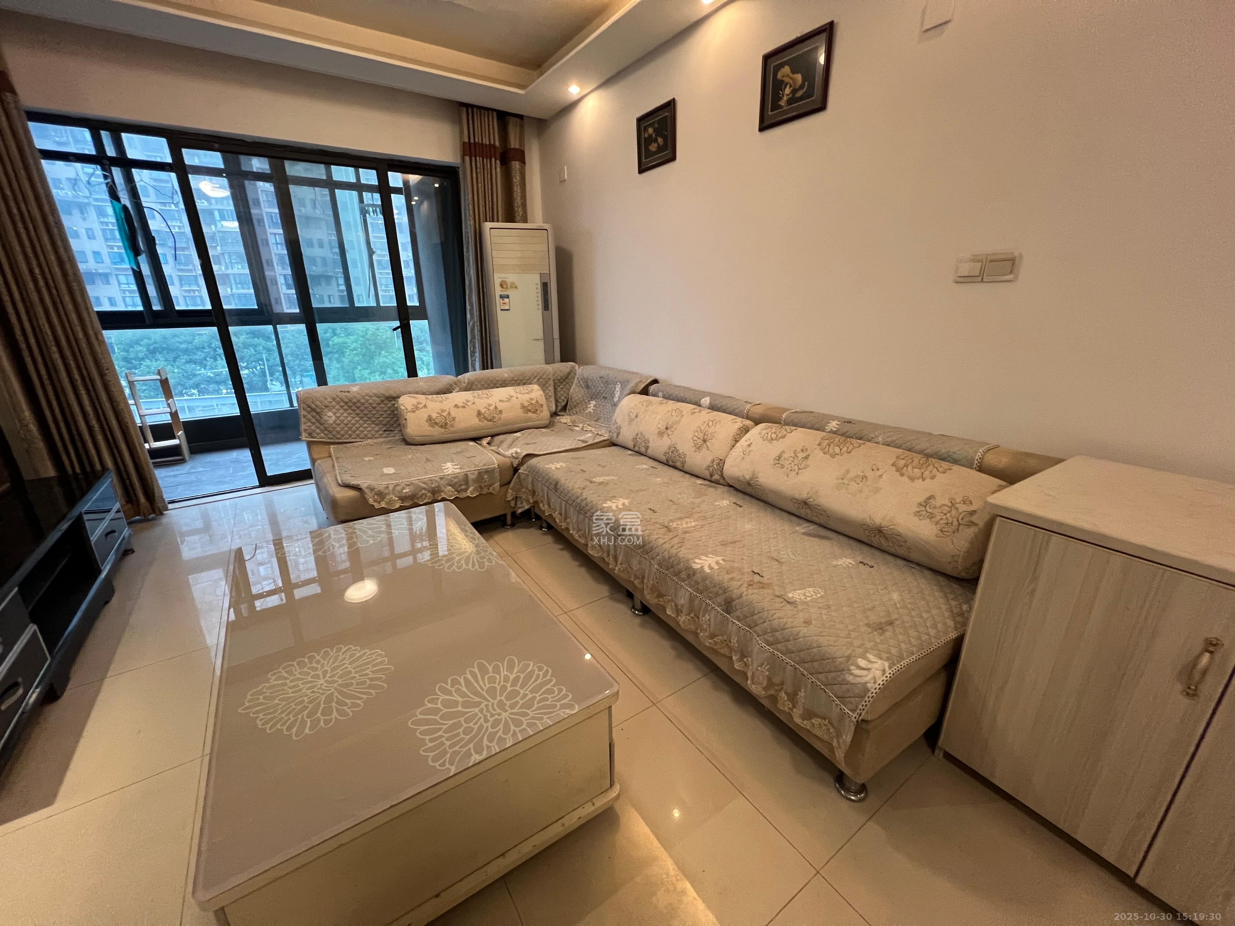 万科金域蓝湾  3室2厅2卫    2300.0元/月 万科金域蓝湾  3室2厅2卫    2300.0元/月