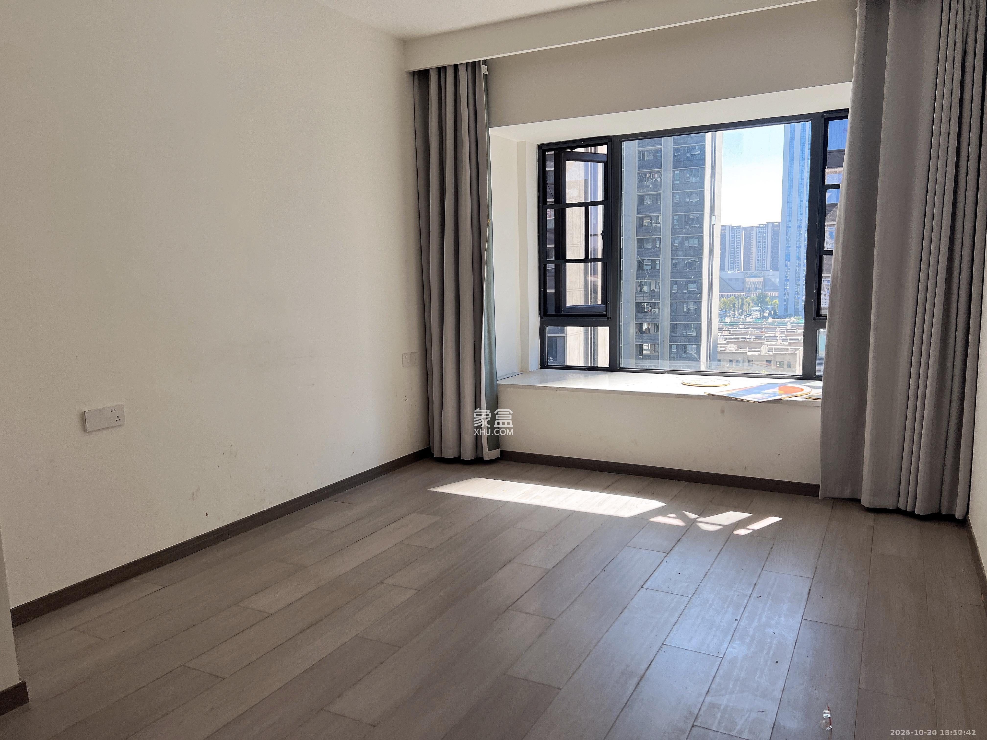 绿城美的明月江南  4室2厅0卫    3000.0元/月 绿城美的明月江南  4室2厅0卫    3000.0元/月室内图1