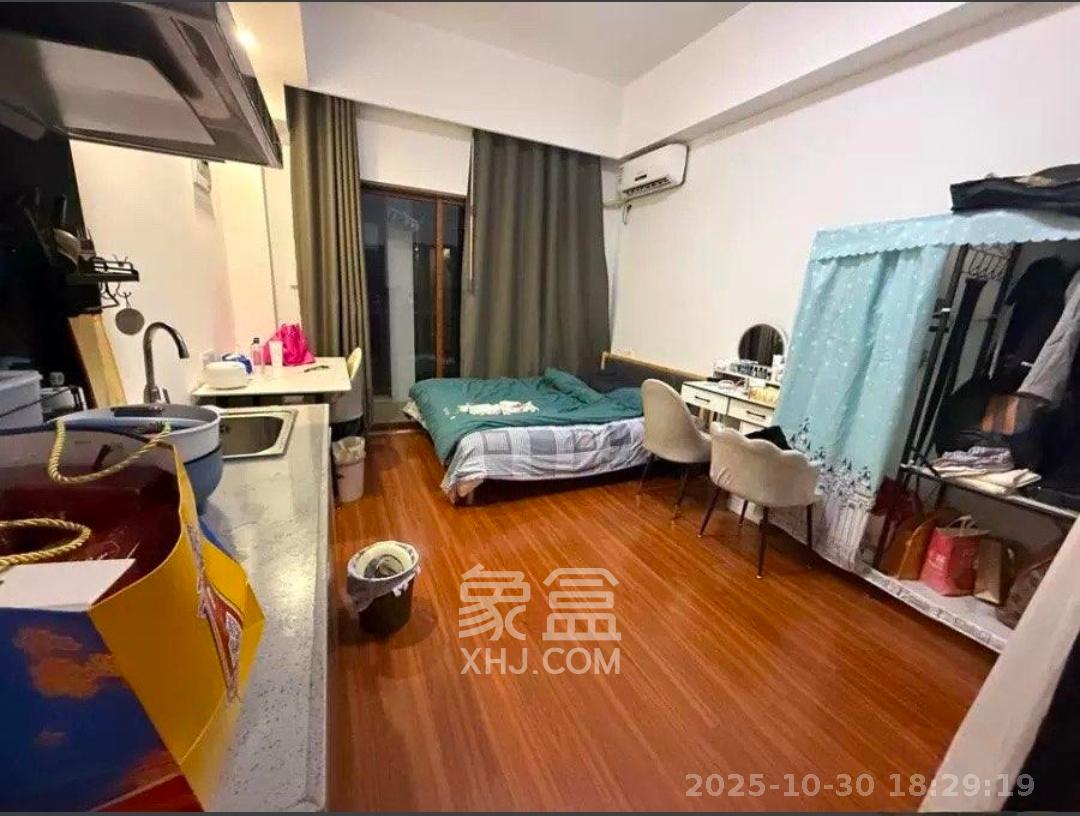 荣泰广场  1室1厅1卫    1100.0元/月 荣泰广场  1室1厅1卫    1100.0元/月室内图