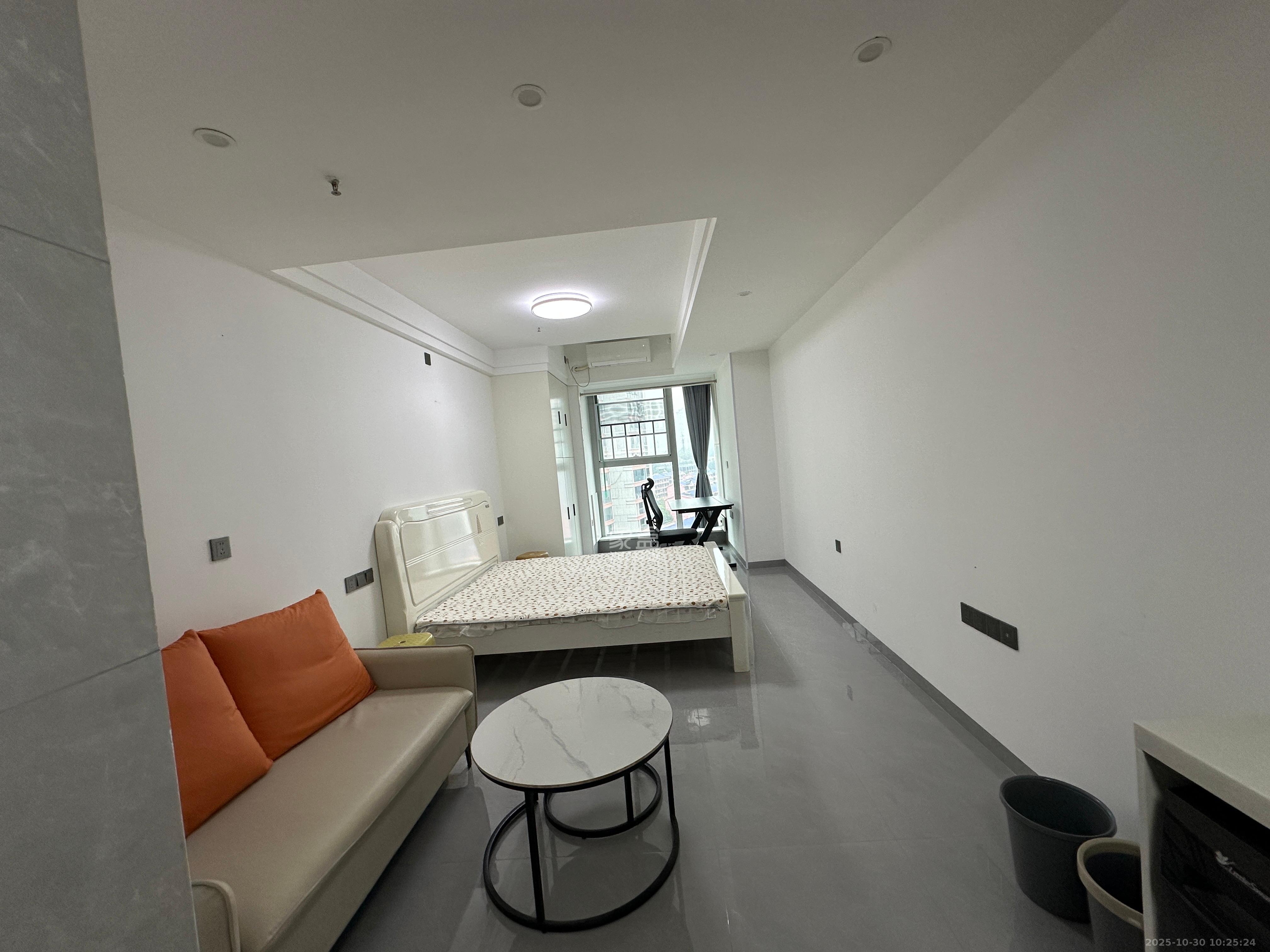 恒大誉府（融誉商业中心）  1室1厅1卫    1500.0元/月