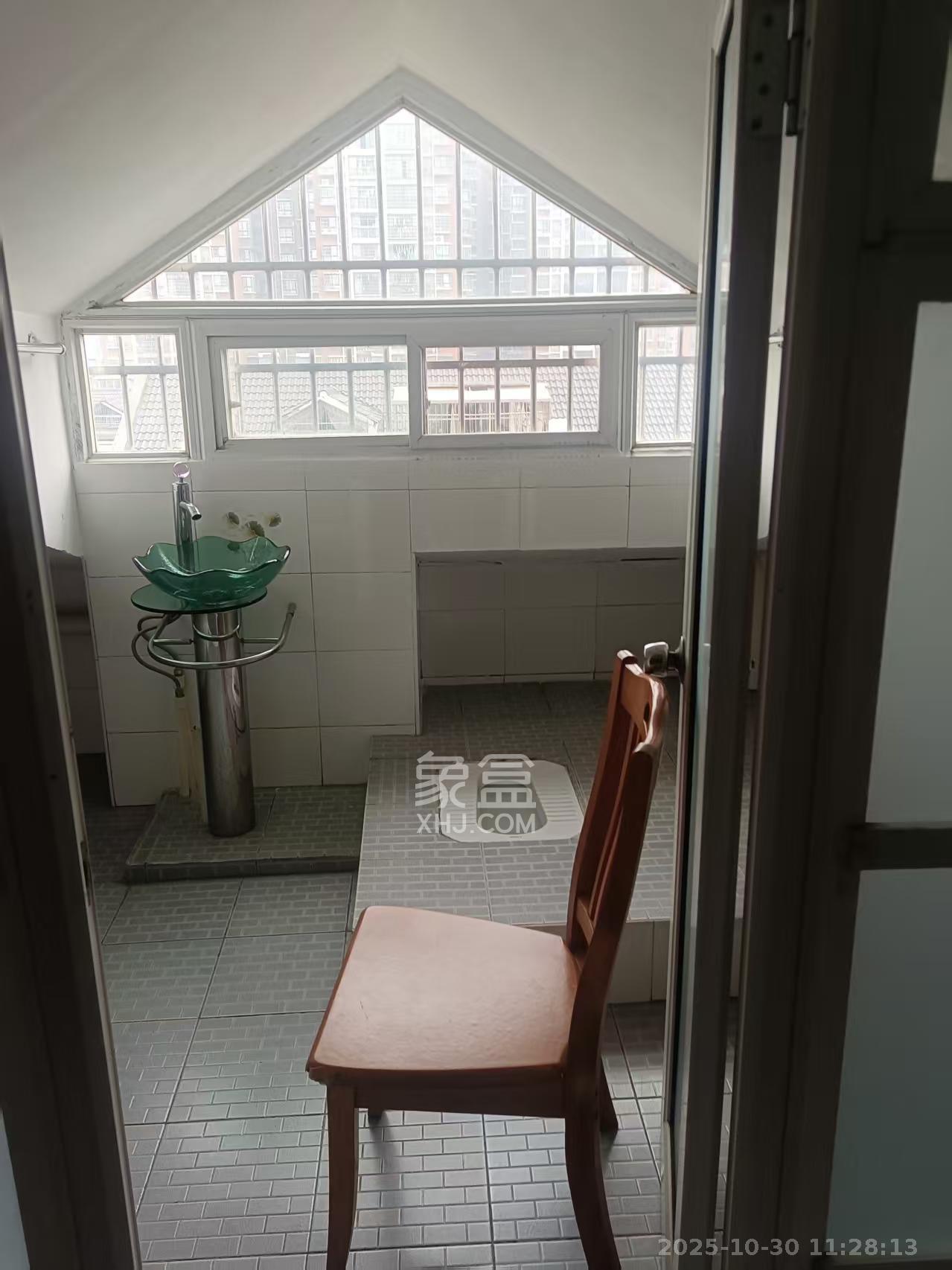 龙吉湾小区（龙瑞尚苑）  2室2厅1卫    1200.0元/月