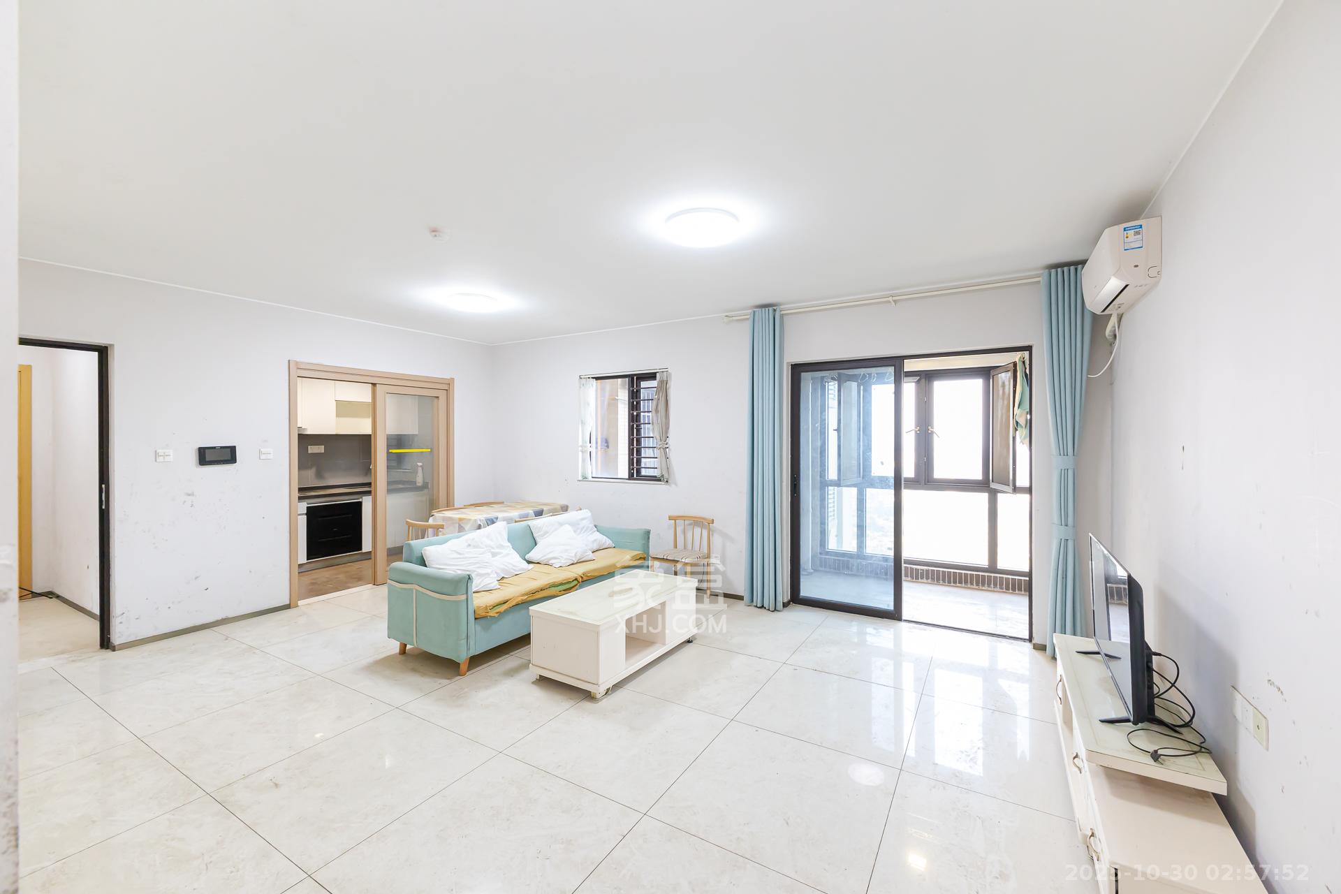 时代倾城二期 4室2厅2卫 86.0万 时代倾城二期 4室2厅2卫 86.0万客厅