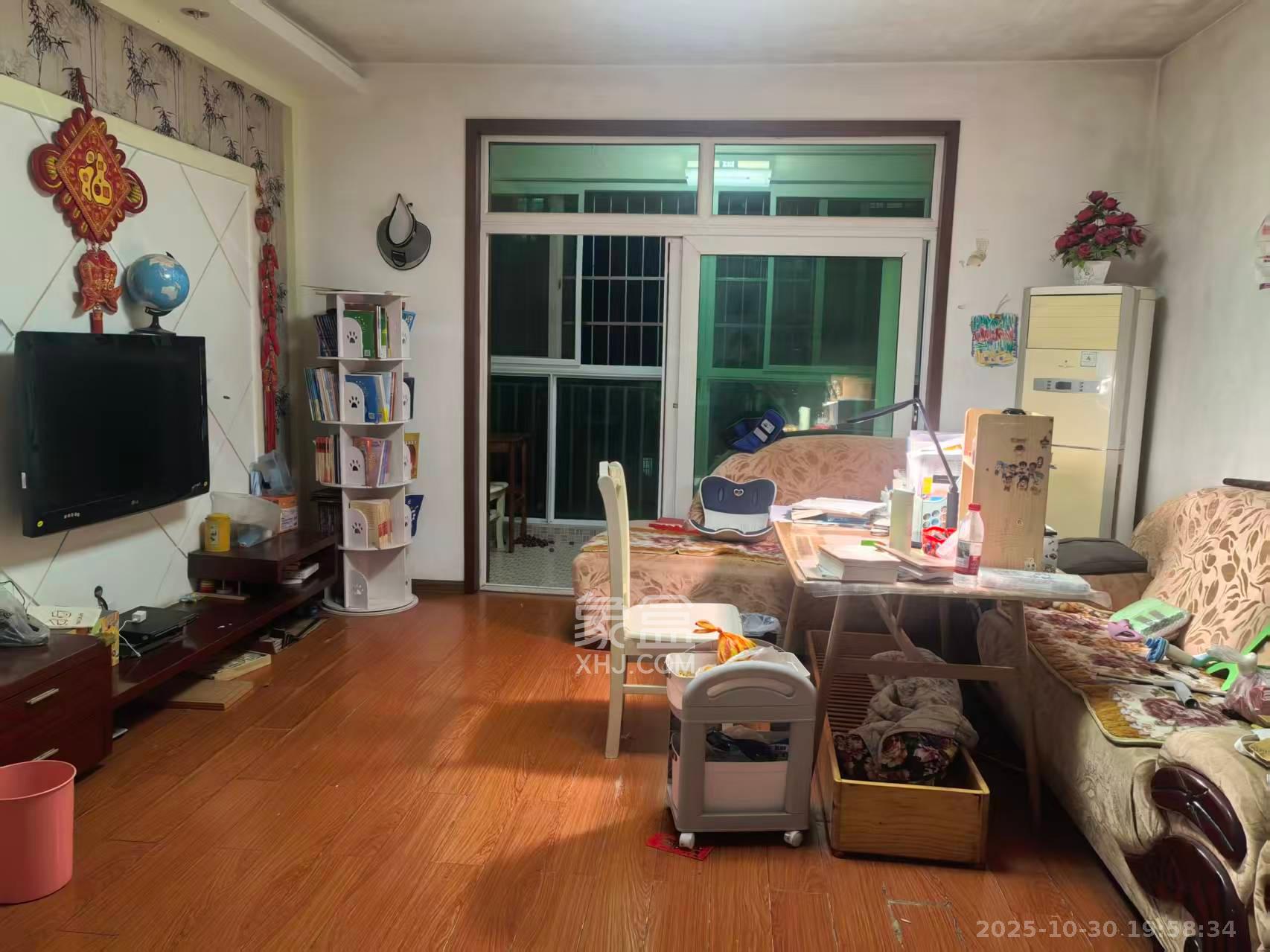 麓谷加州阳光  3室2厅2卫    2600.0元/月室内图