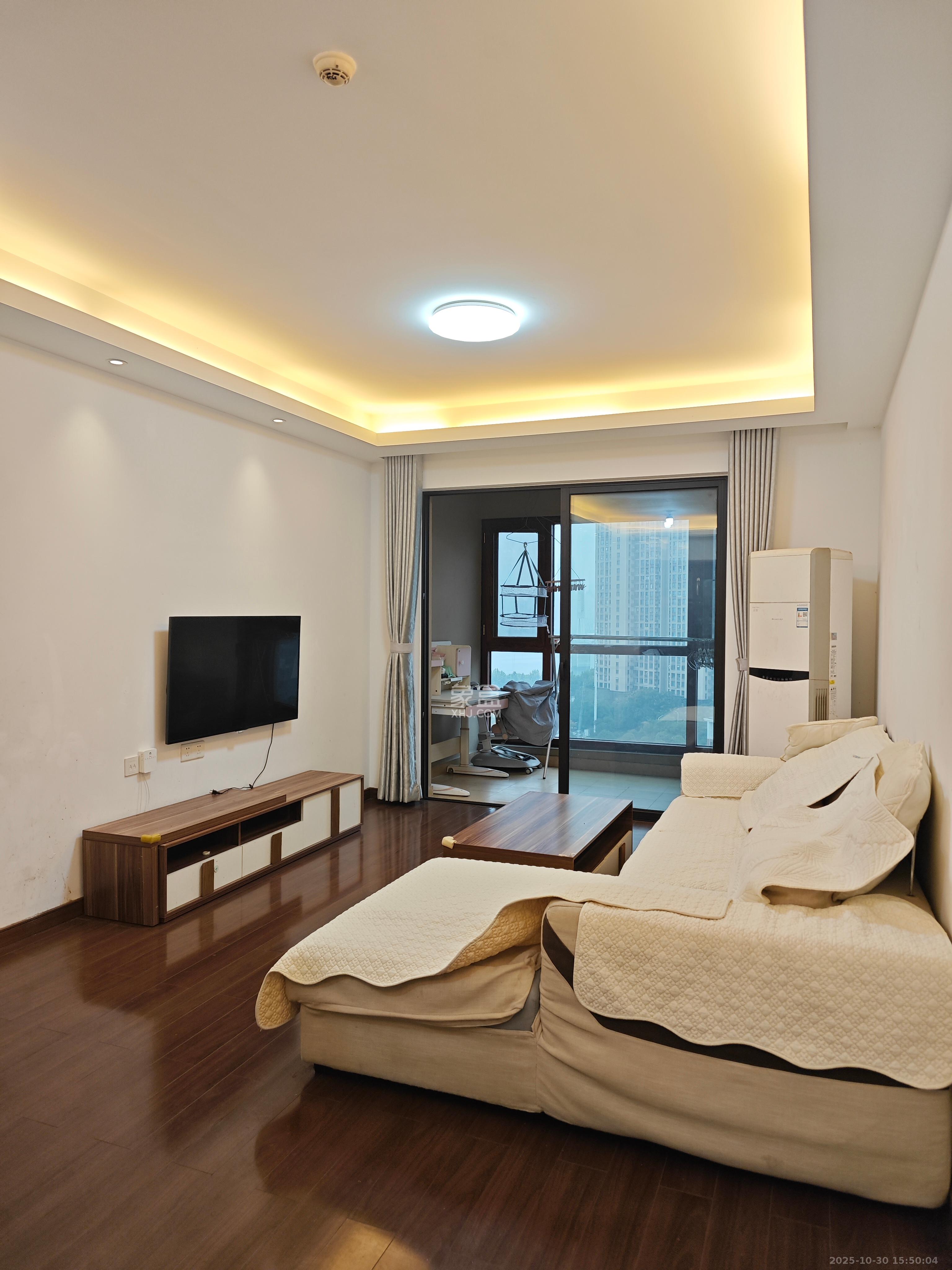 万科里金域国际  3室2厅2卫    3200.0元/月