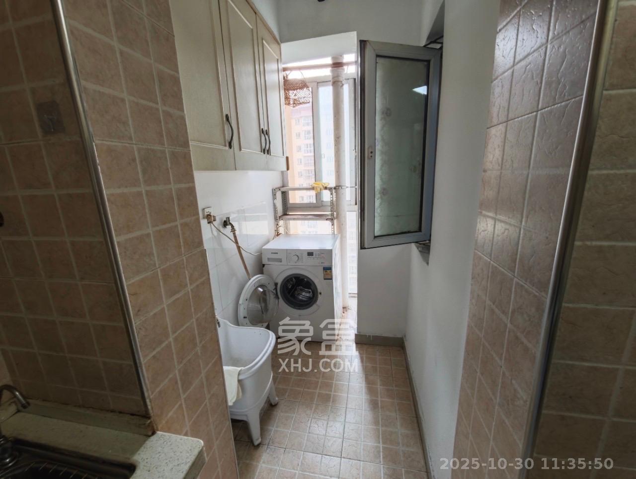 万国城（当代满庭春MOMA）三期  1室2厅2卫    2200.0元/月室内图