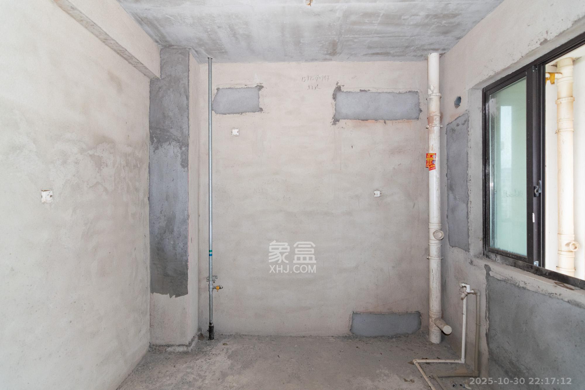 裕田奥莱小镇  3室2厅2卫    70.0万 裕田奥莱小镇  3室2厅2卫    70.0万厨房