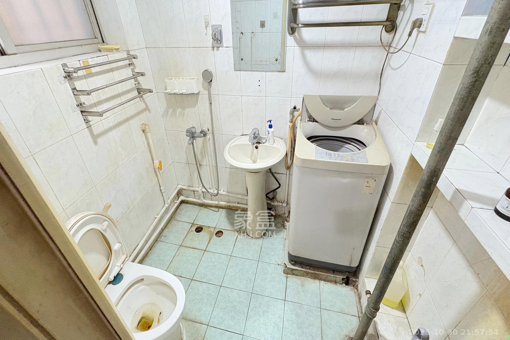 审计署宿舍  2室1厅1卫    59.8万卫生间