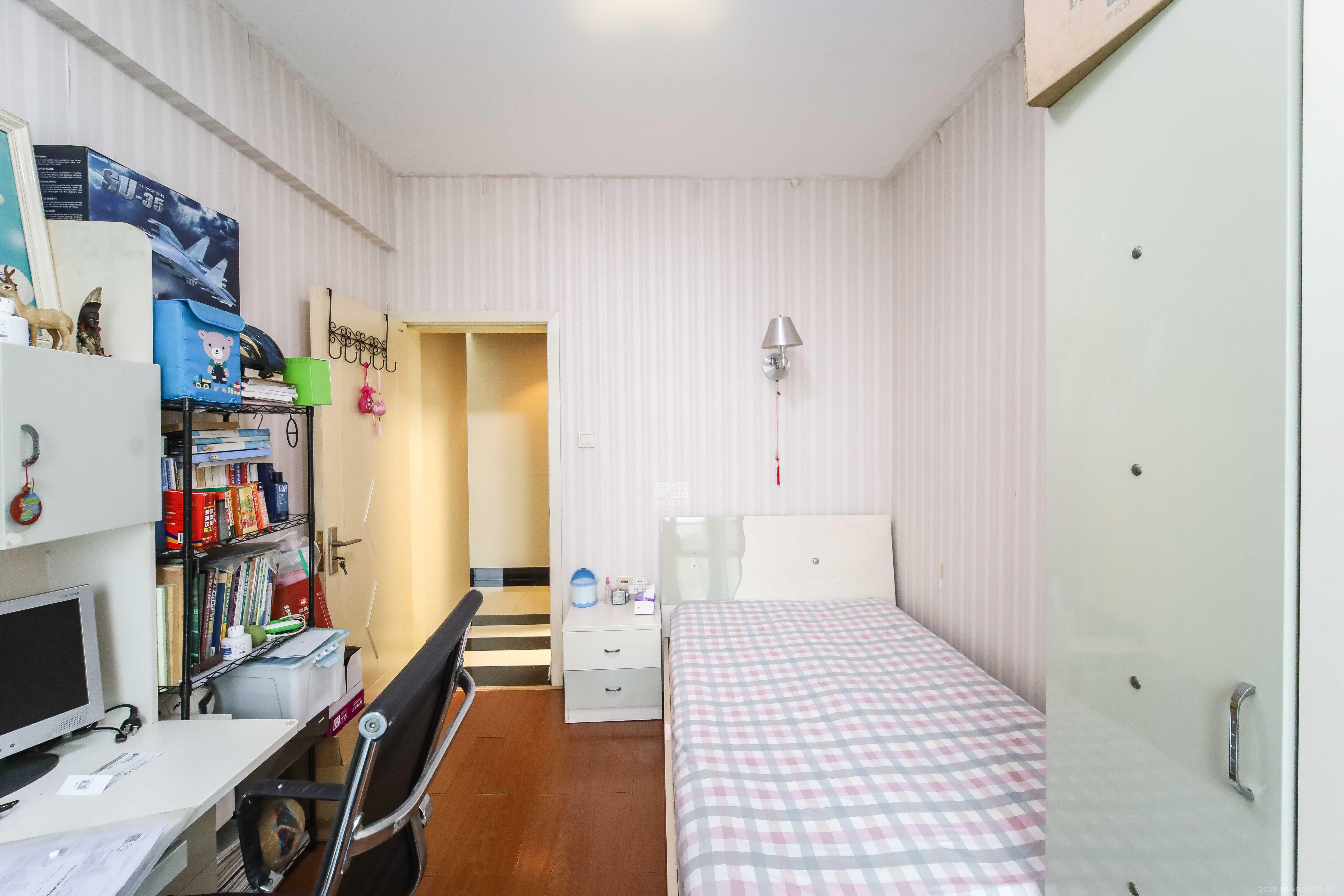 银港水晶城  3室2厅2卫    108.0万卧室