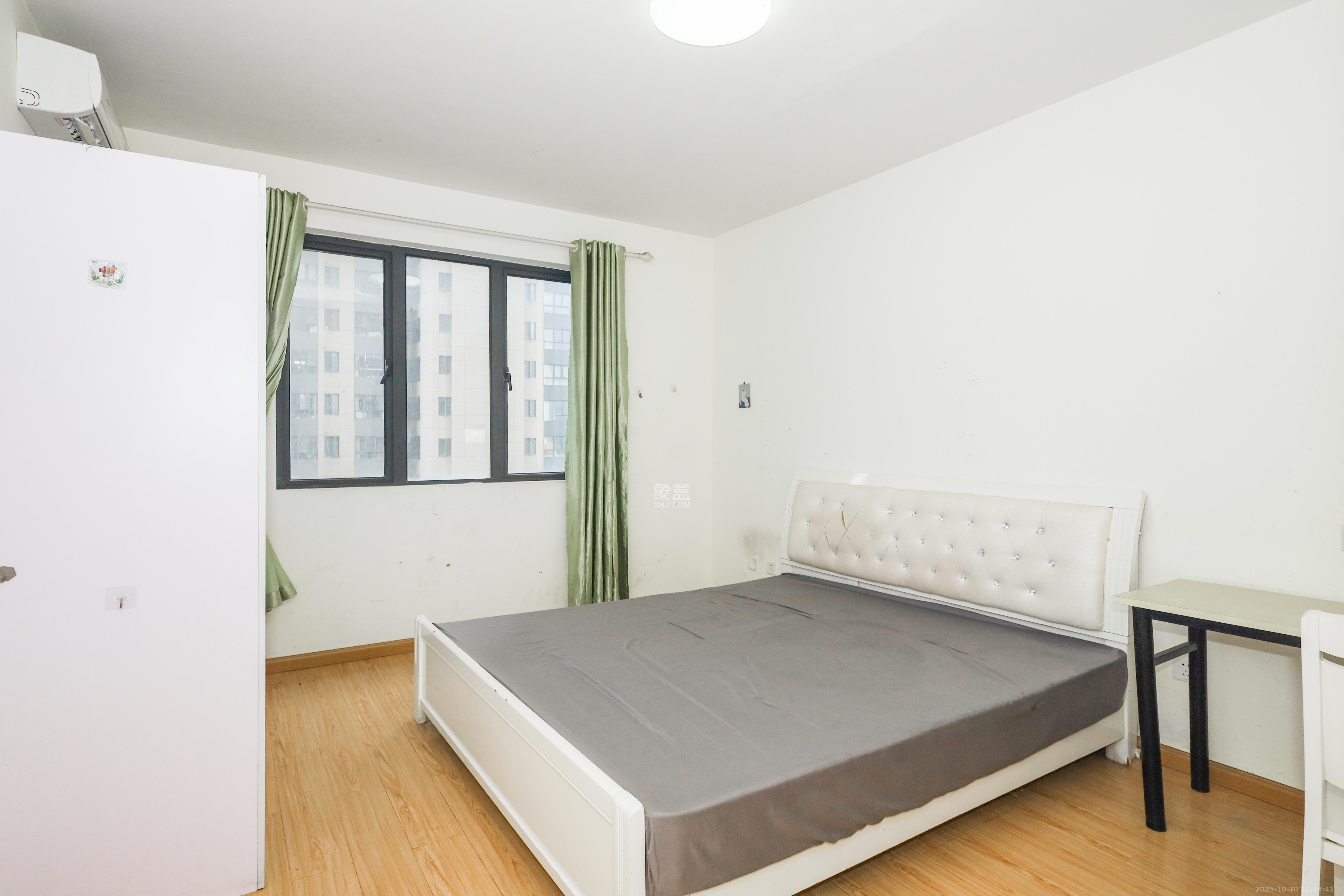 中国铁建梅溪青秀一期  3室2厅2卫    105.0万卧室