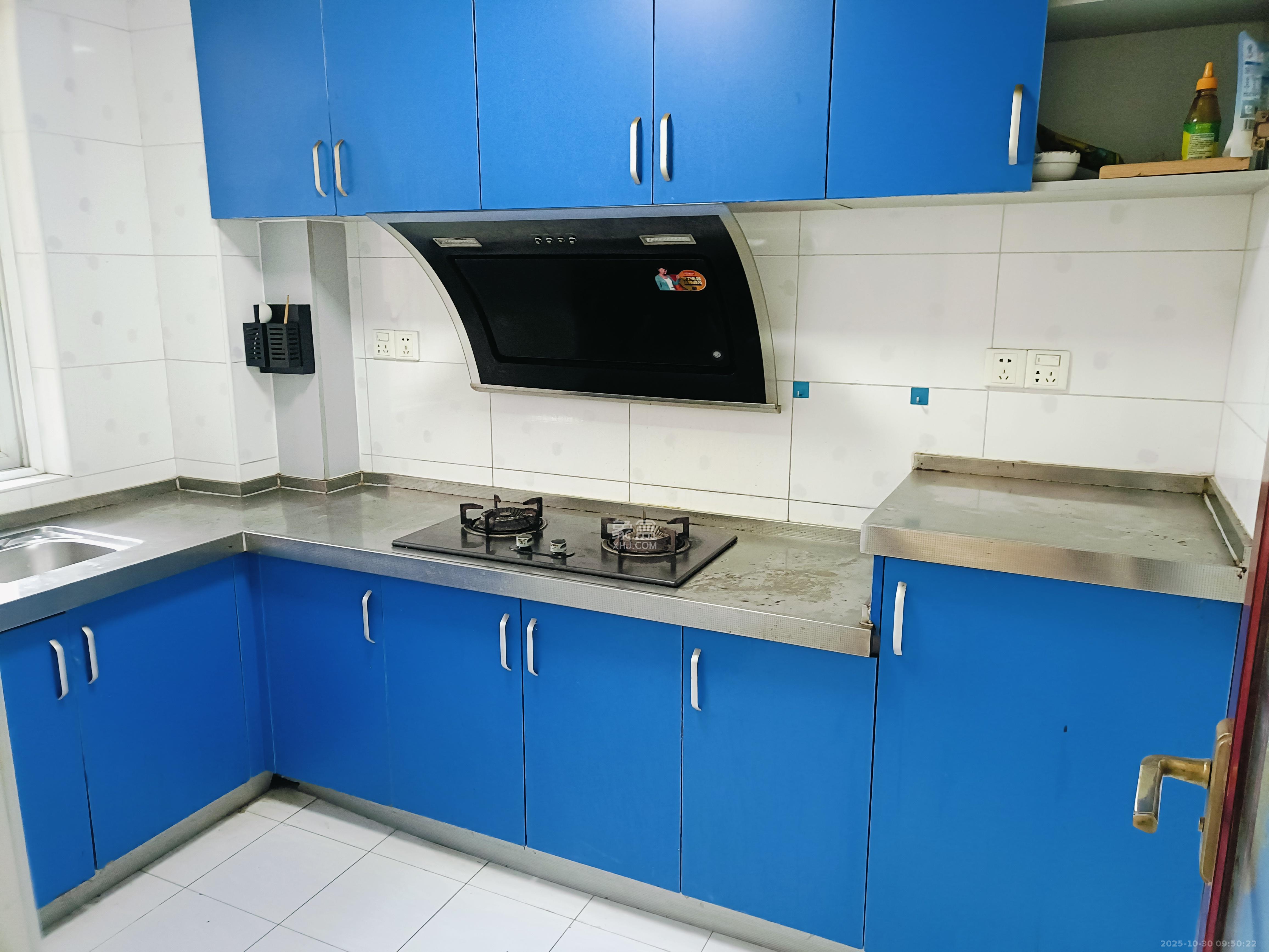 爵士湘  4室2厅2卫    2000.0元/月室内图