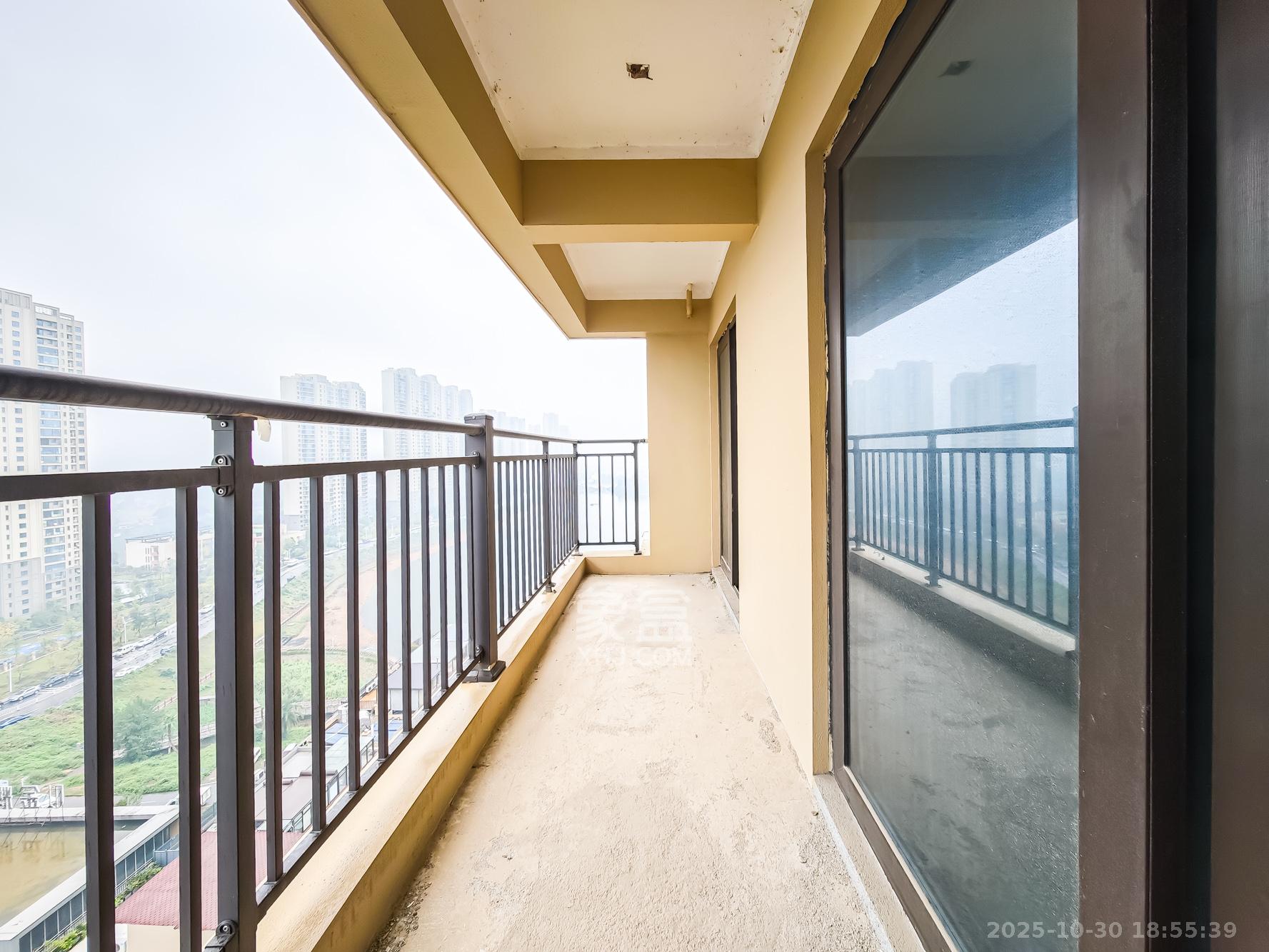 金辉优步湖畔  3室2厅2卫    60.0万 金辉优步湖畔  3室2厅2卫    60.0万阳台