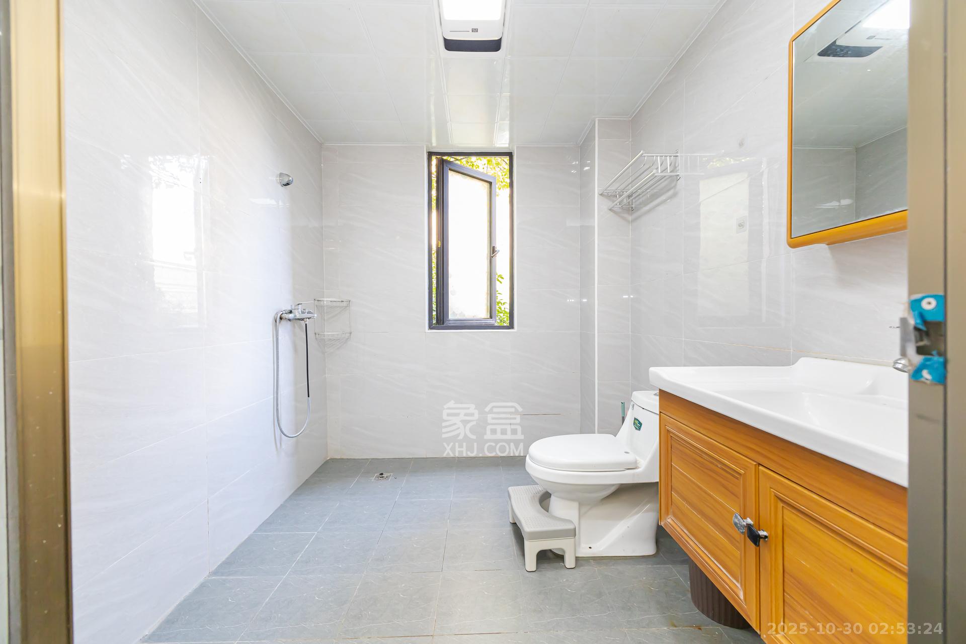 勤诚达境界城  3室2厅2卫    80.8万卫生间