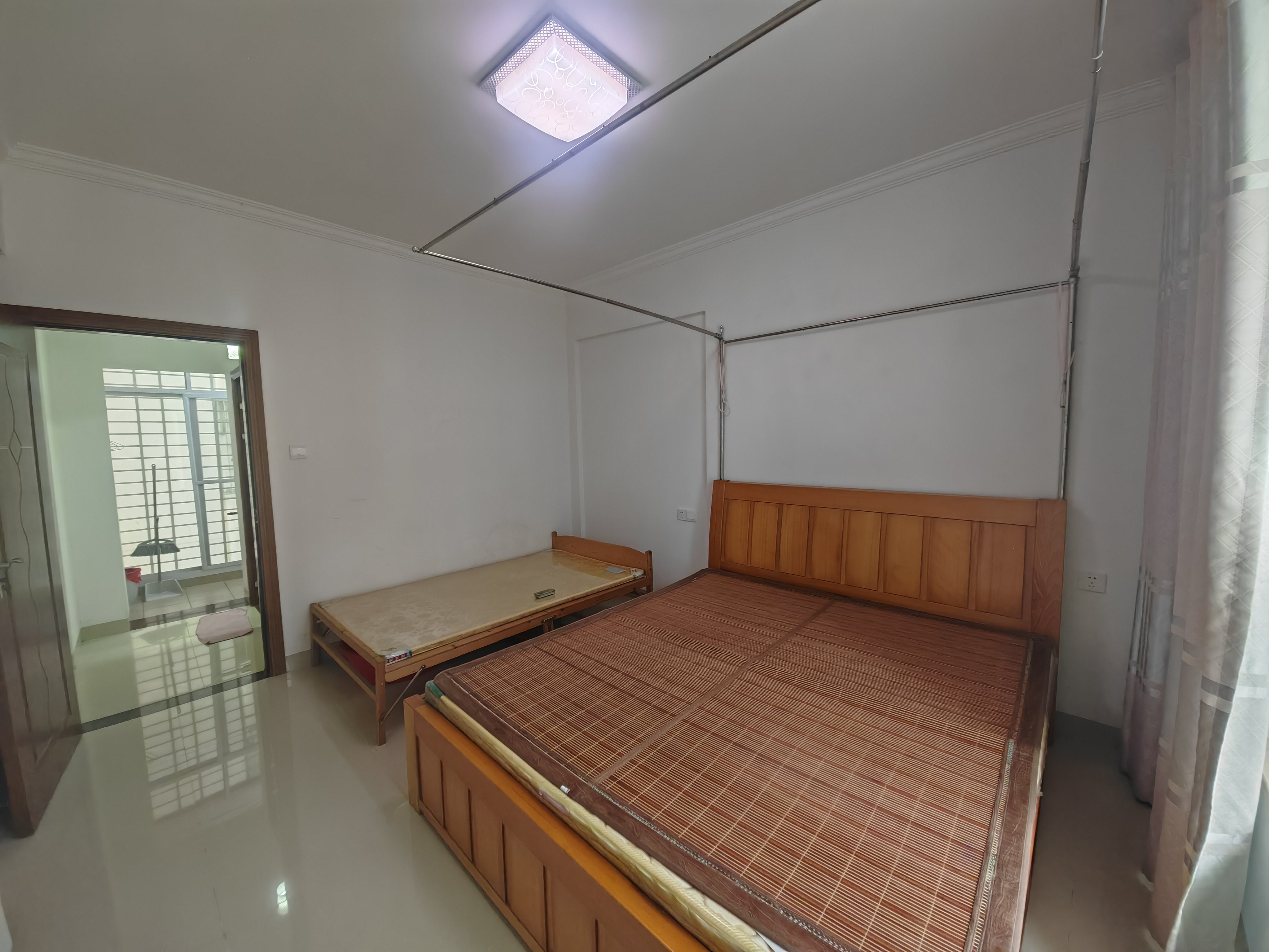 宝泰温泉花园  2室1厅1卫    2400.0元/月室内图