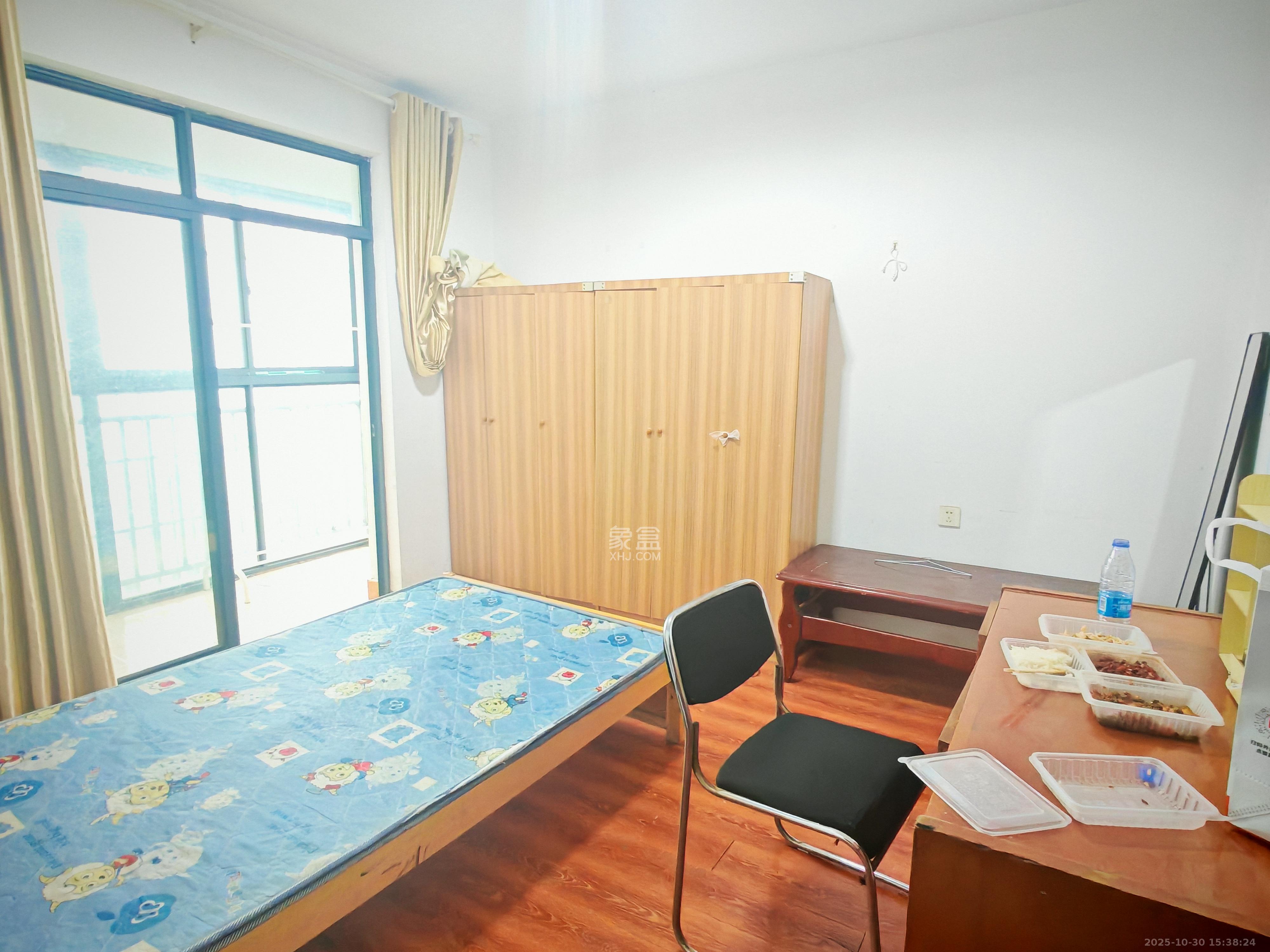 秀峰景园（领秀峰）  4室2厅2卫    1700.0元/月室内图