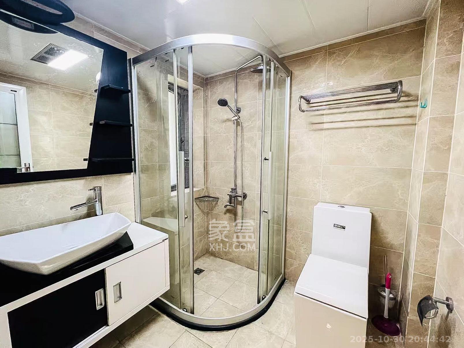 西子花苑  3室2厅2卫    150.0万 西子花苑  3室2厅2卫    150.0万卫生间