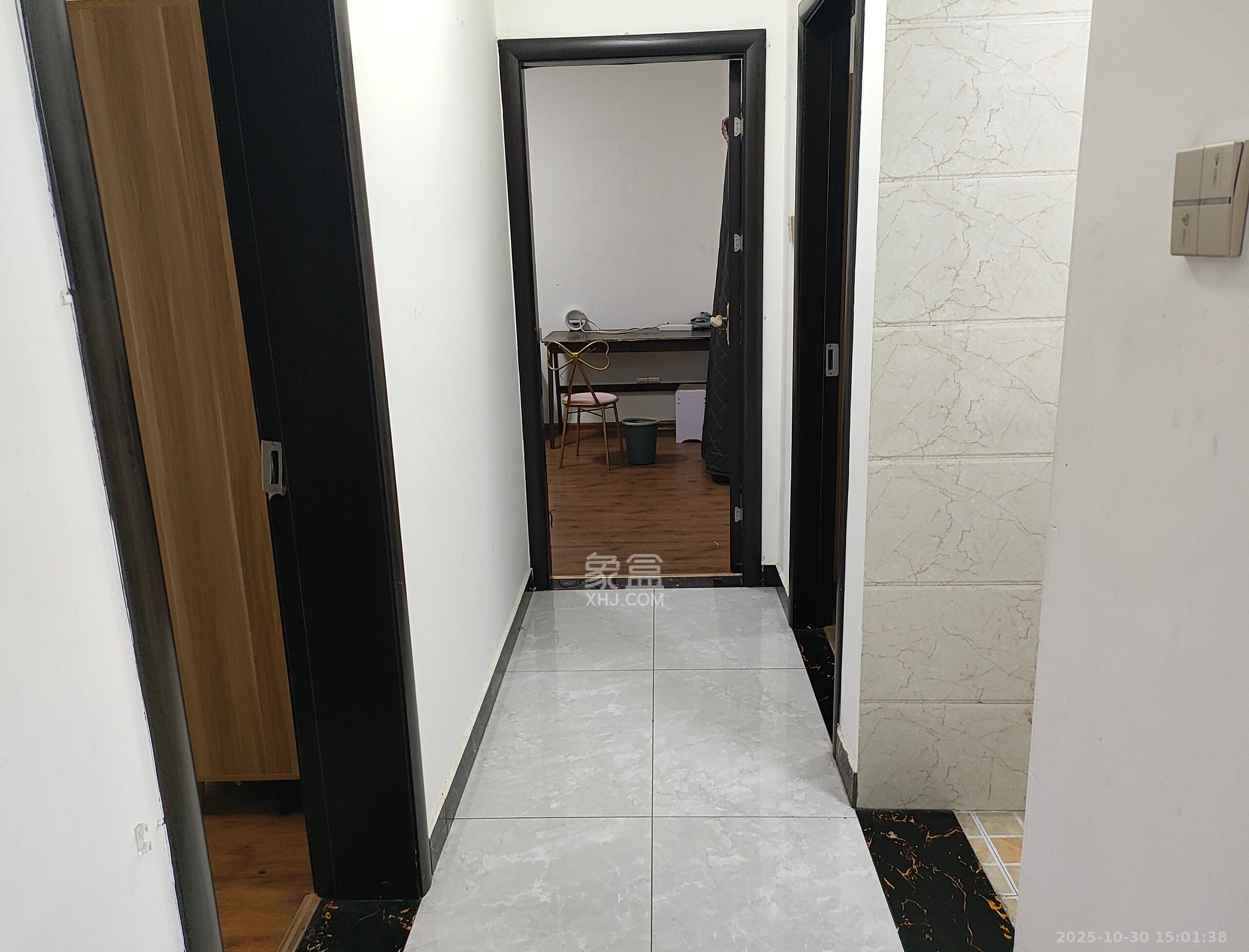 华润置地广场二期  3室2厅2卫    2100.0元/月室内图