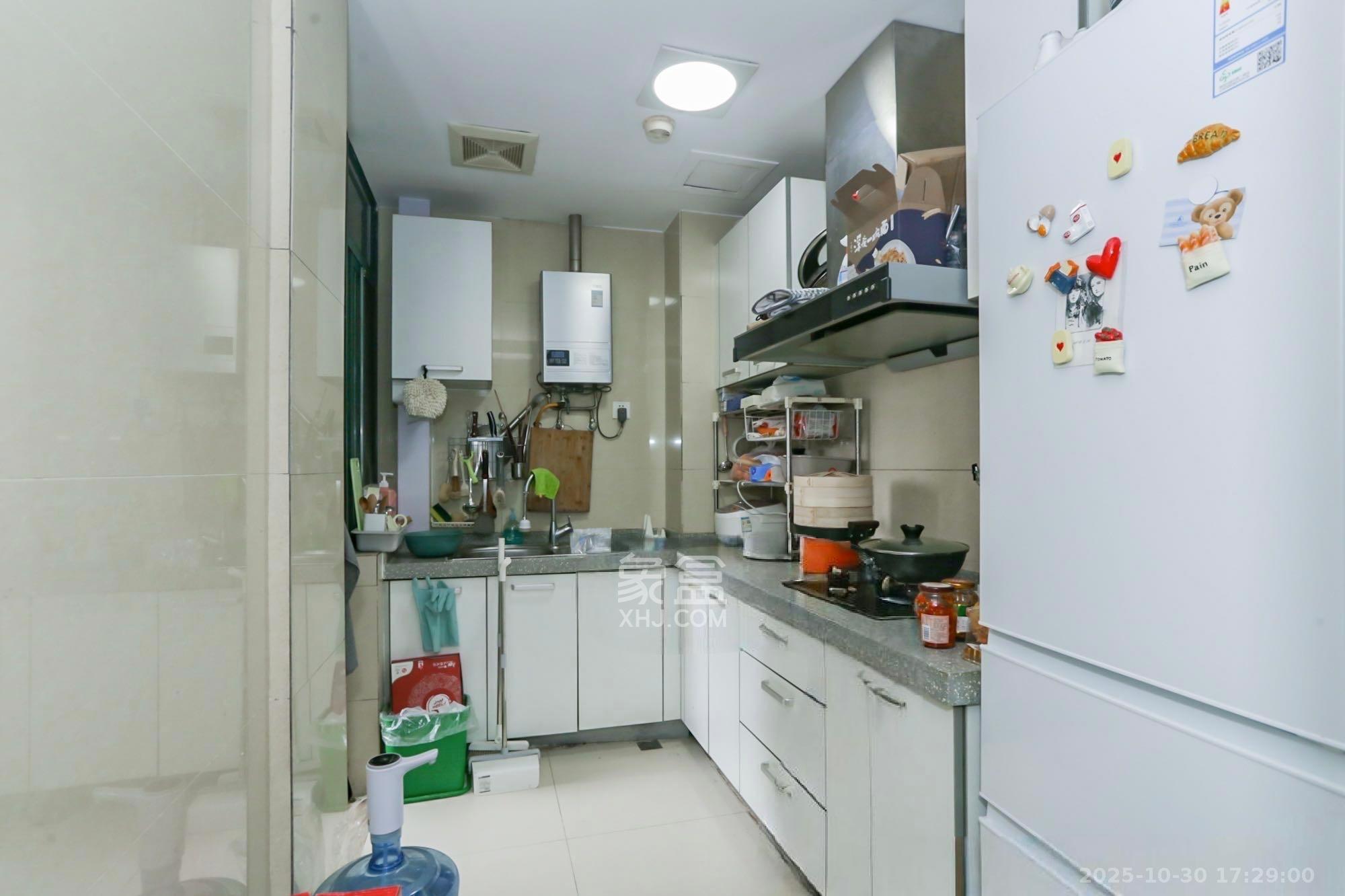 共和世家  3室2厅2卫    3500.0元/月 共和世家  3室2厅2卫    3500.0元/月室内图