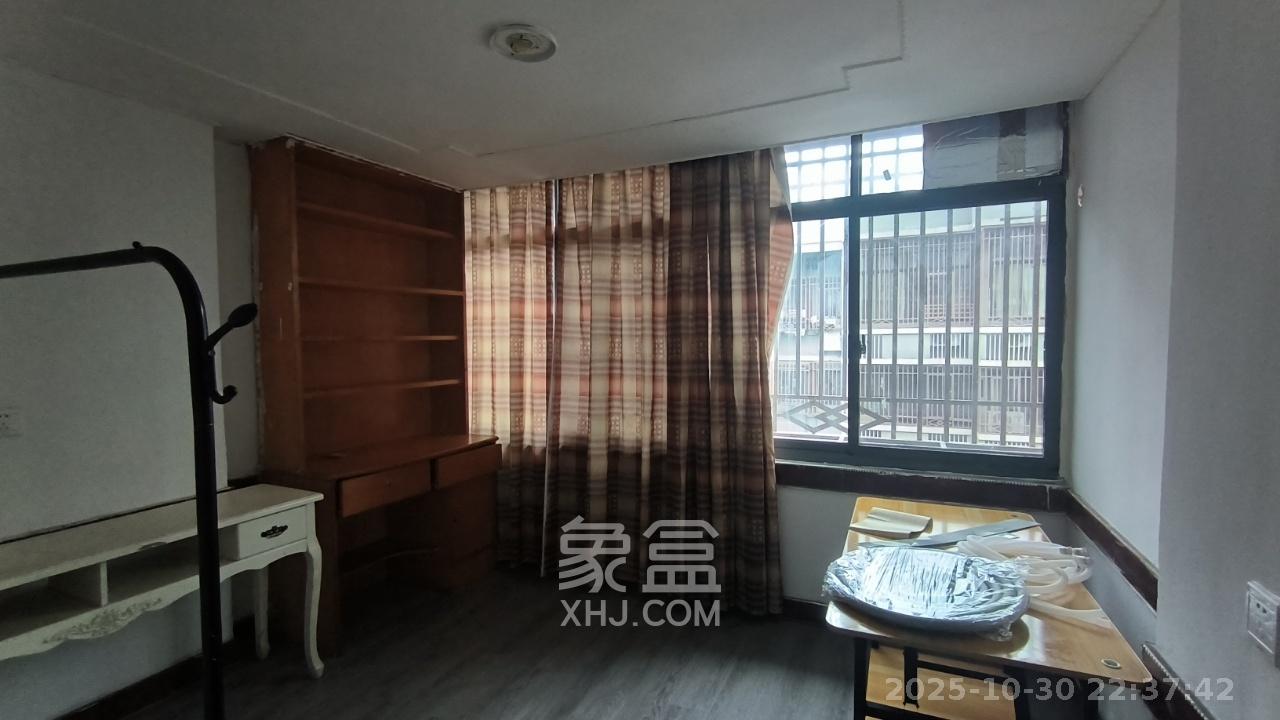 通泰街散盘 1室2厅1卫 1300.0元/月 通泰街散盘 1室2厅1卫 1300.0元/月室内图