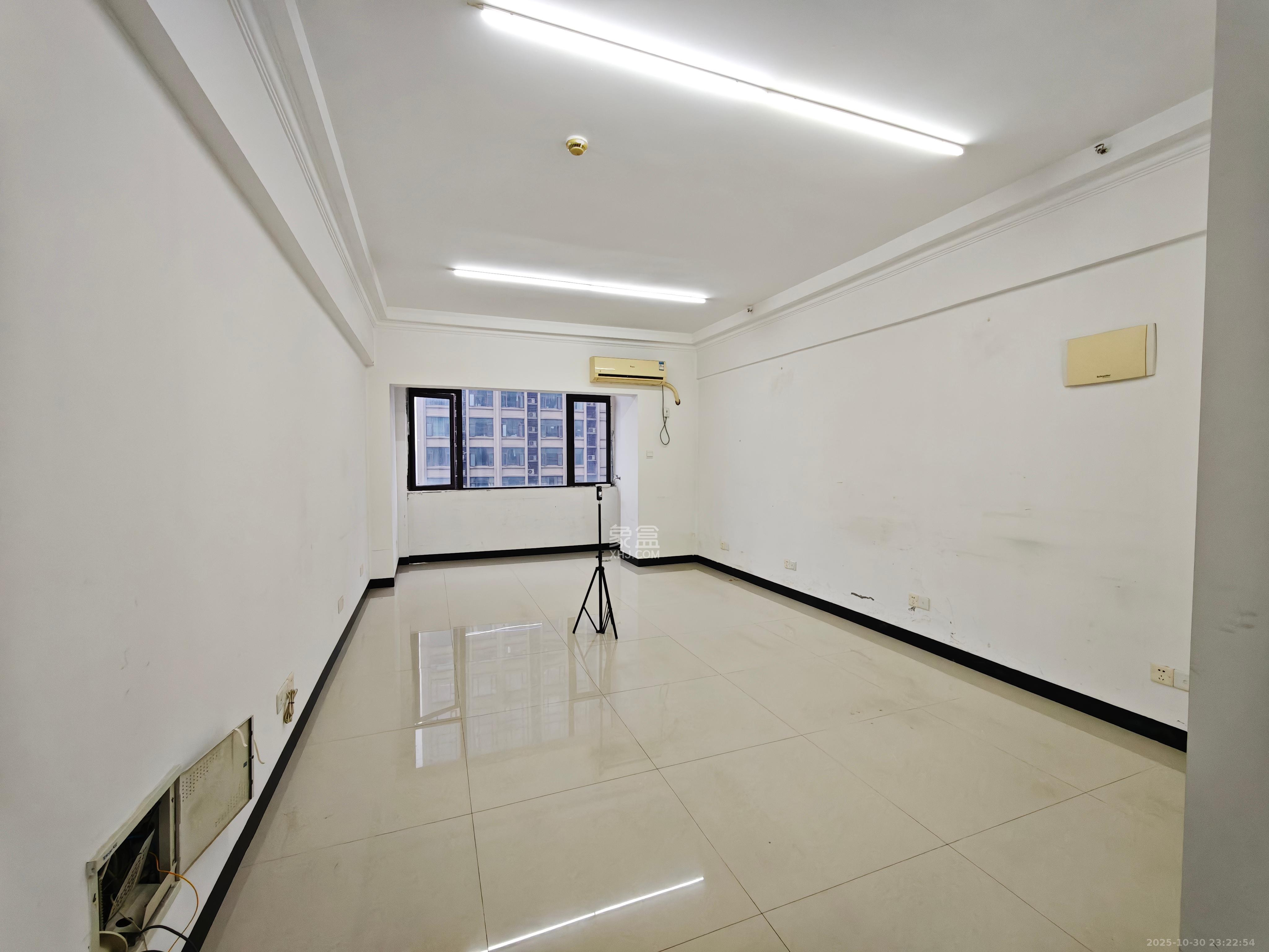 喜盈门范城  1室1厅1卫    1900.0元/月