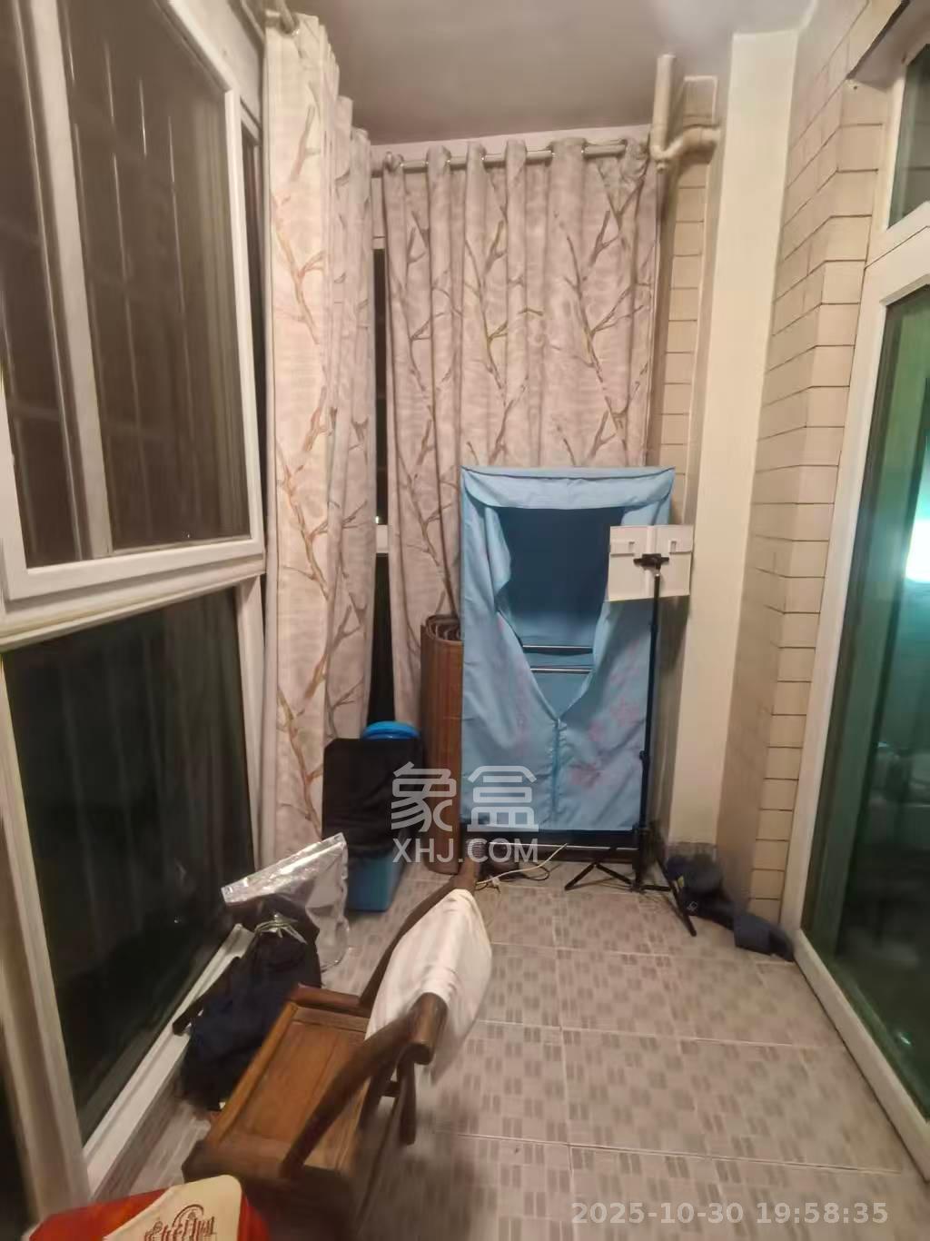 麓谷加州阳光  3室2厅2卫    2600.0元/月室内图