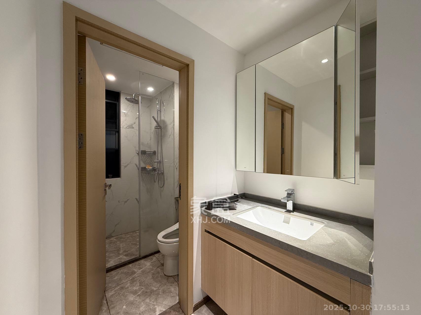 复地滨江金融中心  3室2厅2卫    4200.0元/月室内图