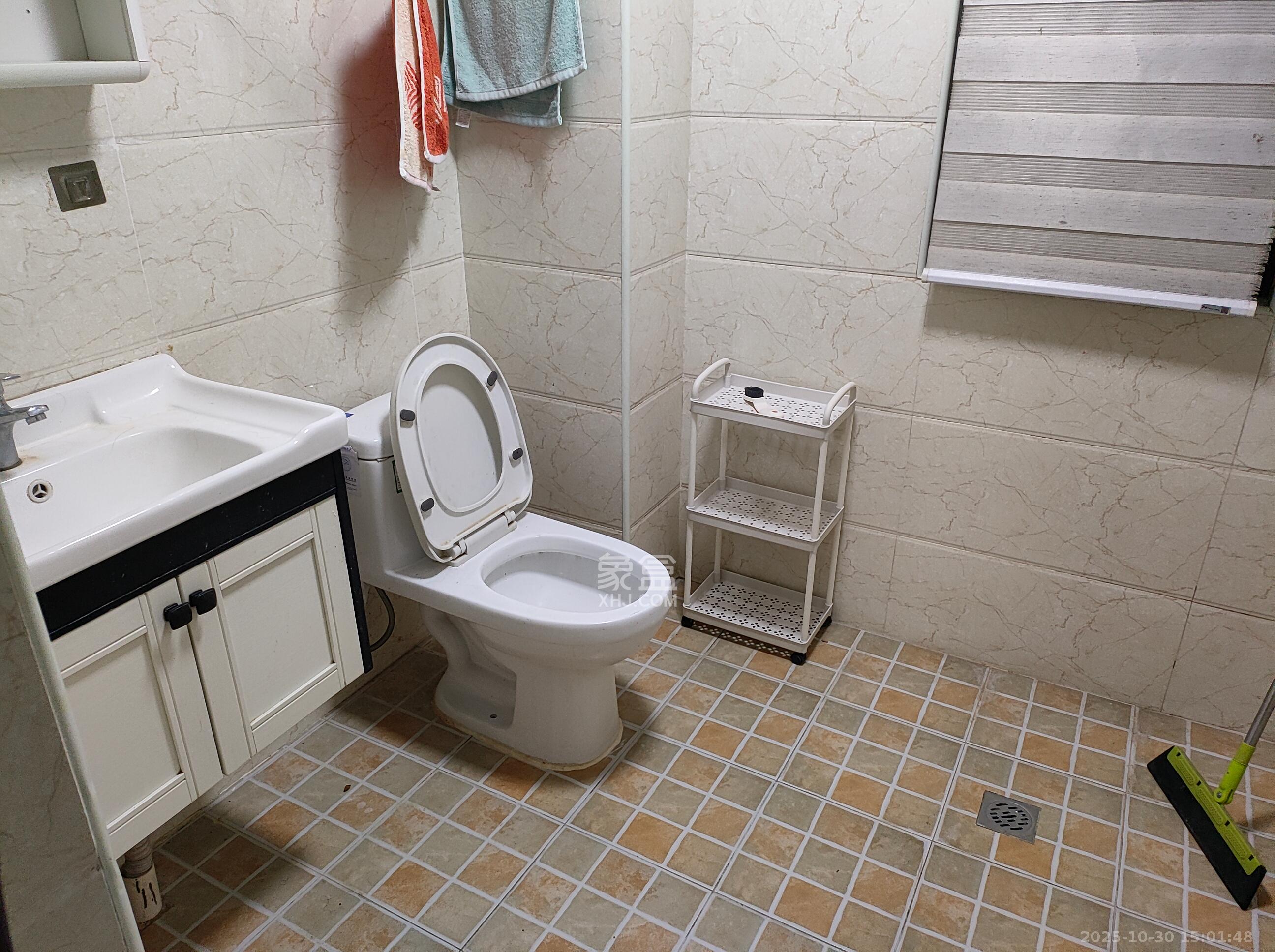 华润置地广场二期  3室2厅2卫    2100.0元/月室内图