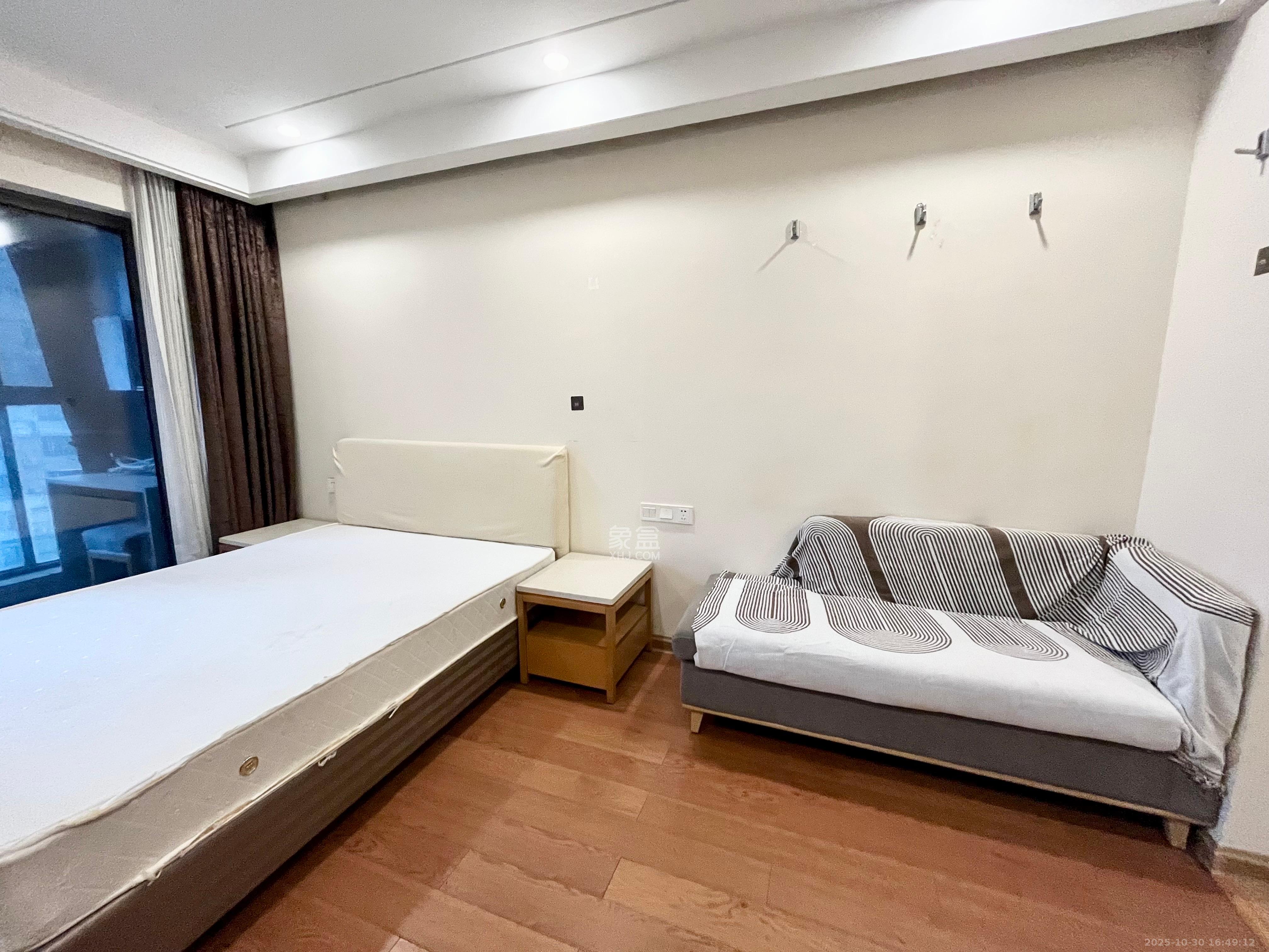 珠江花城四期花盛  1室1厅1卫    1300.0元/月