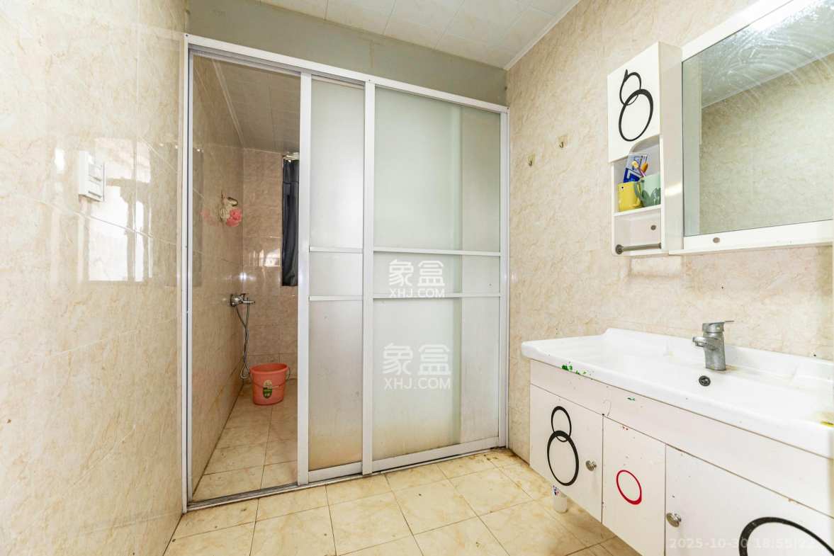 鹏基诺亚山林 4室2厅1卫 138.0万 鹏基诺亚山林 4室2厅1卫 138.0万卫生间