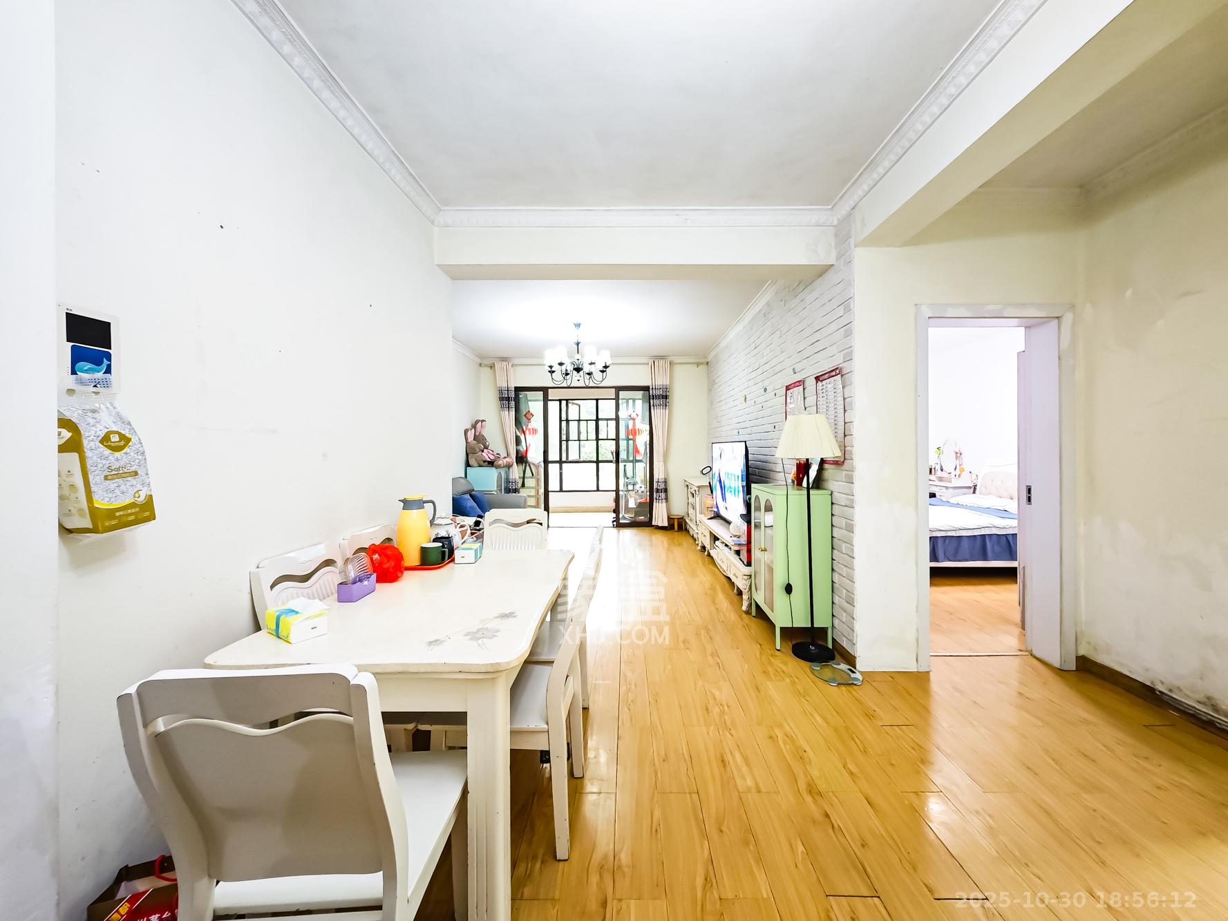 山语城二期 2室2厅1卫 55.0万 山语城二期 2室2厅1卫 55.0万客厅