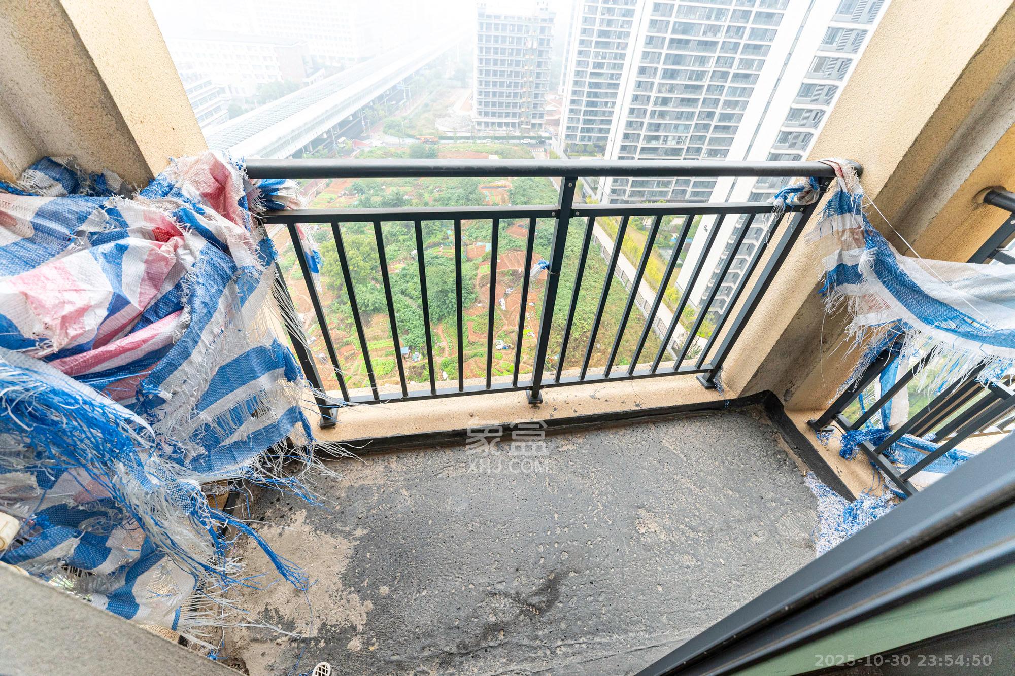 佳俊万家府  4室2厅2卫    109.0万 佳俊万家府  4室2厅2卫    109.0万阳台