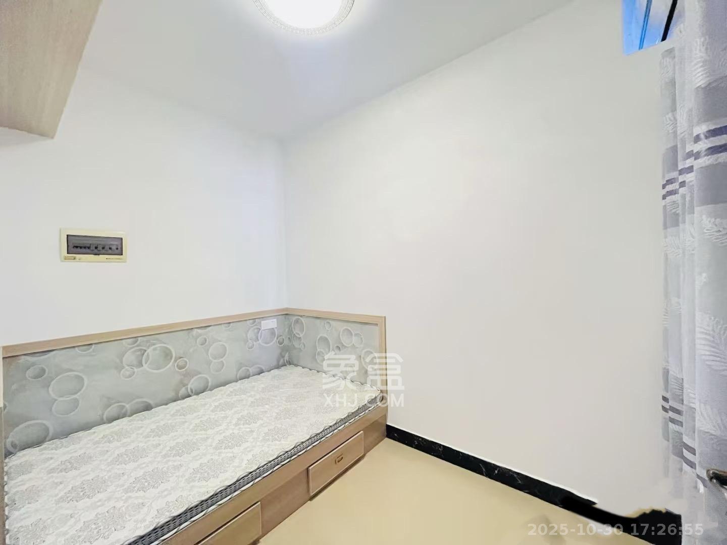 水岸世景  3室1厅1卫    1900.0元/月室内图