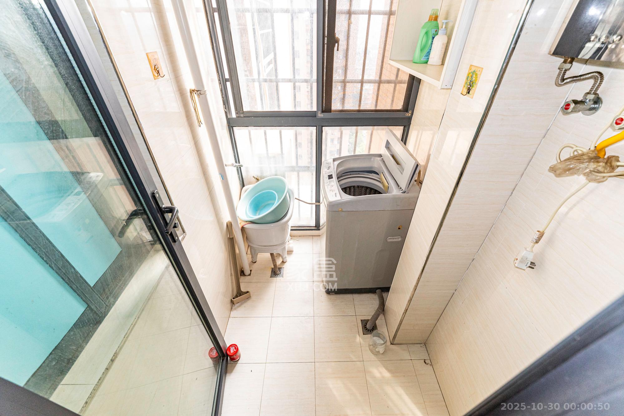 三一街区  3室2厅1卫    62.8万其他