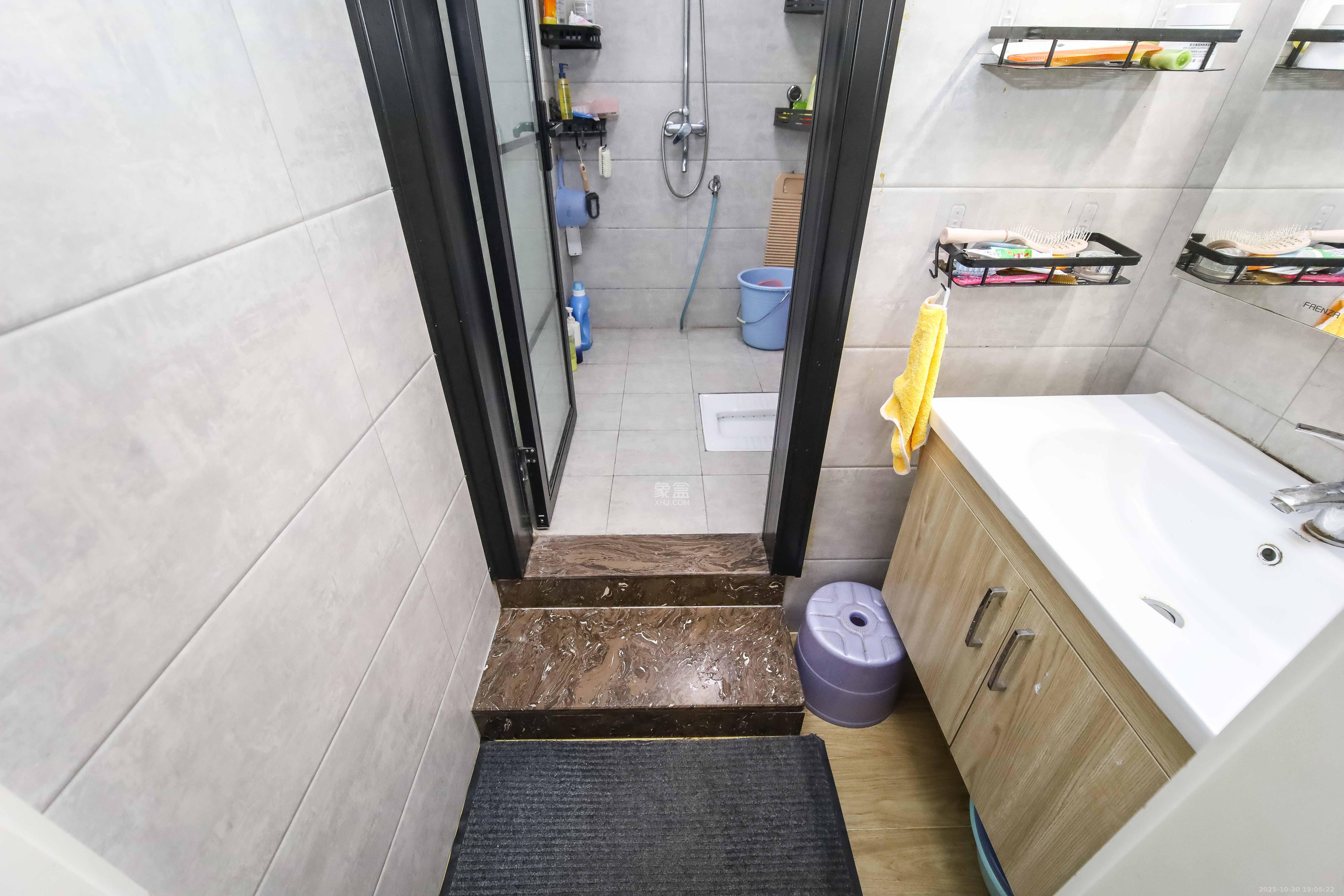 金地格林公馆  3室2厅2卫    145.0万卫生间