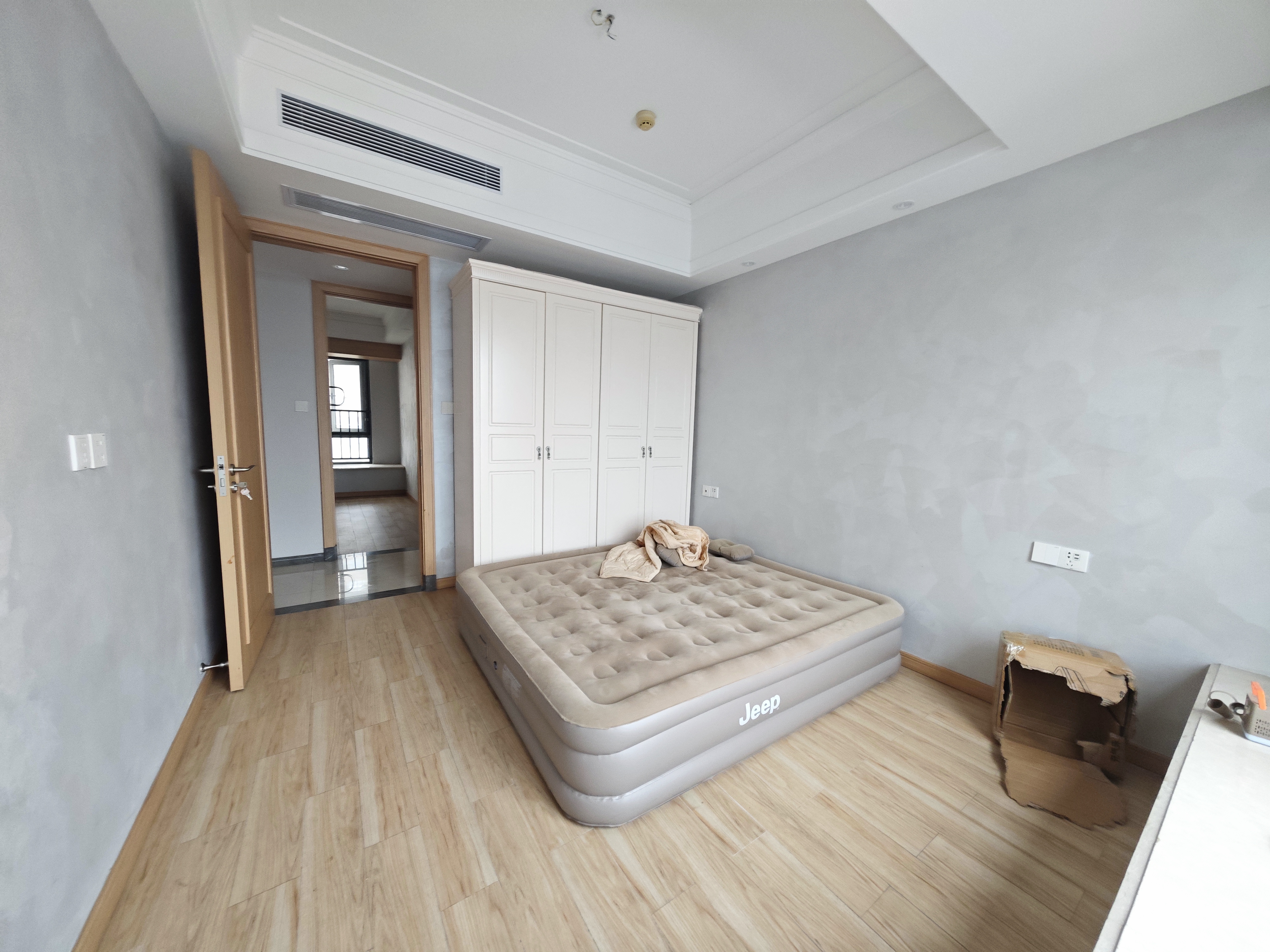 龙兴公馆  3室2厅2卫    7000.0元/月室内图