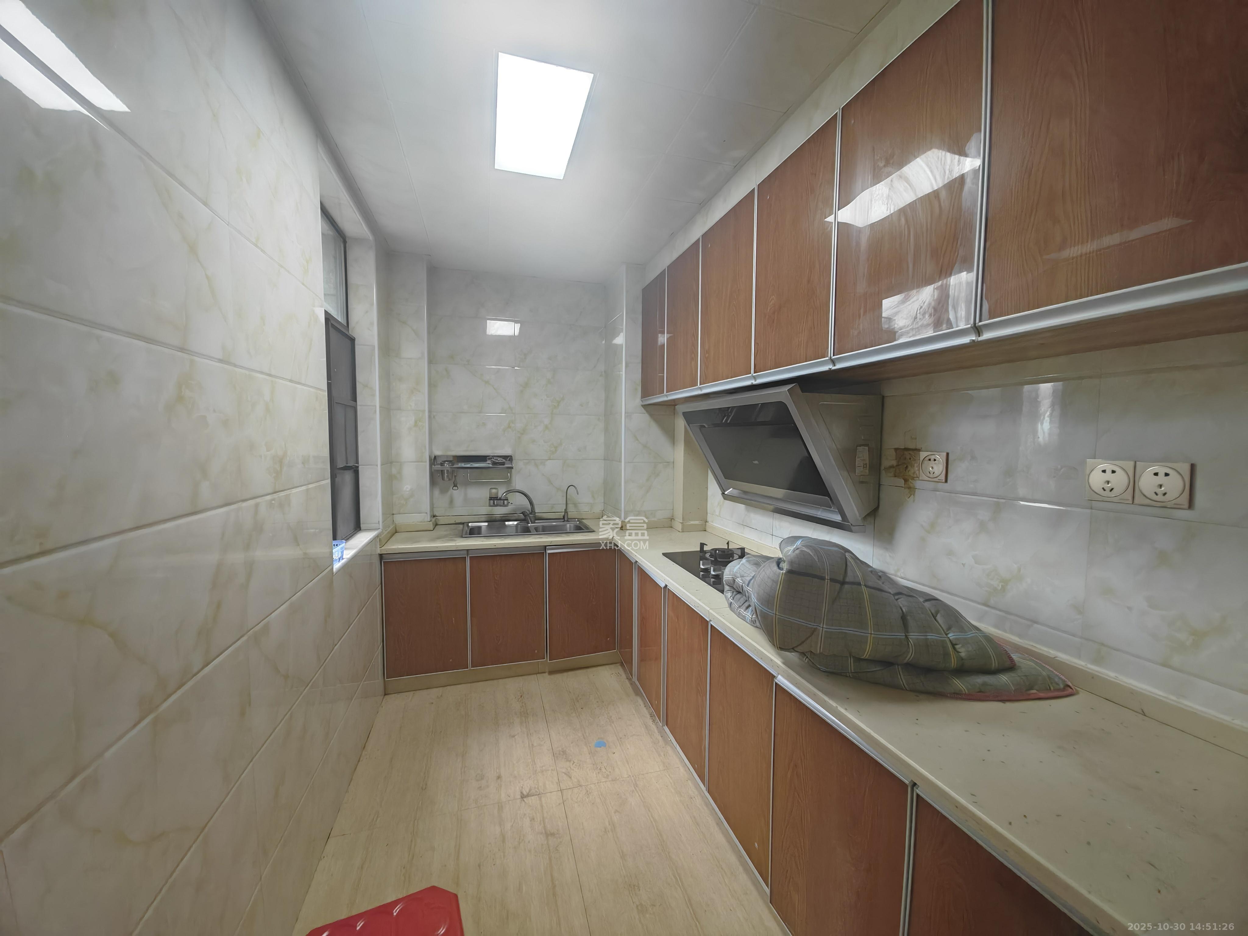 滨江一号（丰泰花园）  3室2厅2卫    2600.0元/月室内图