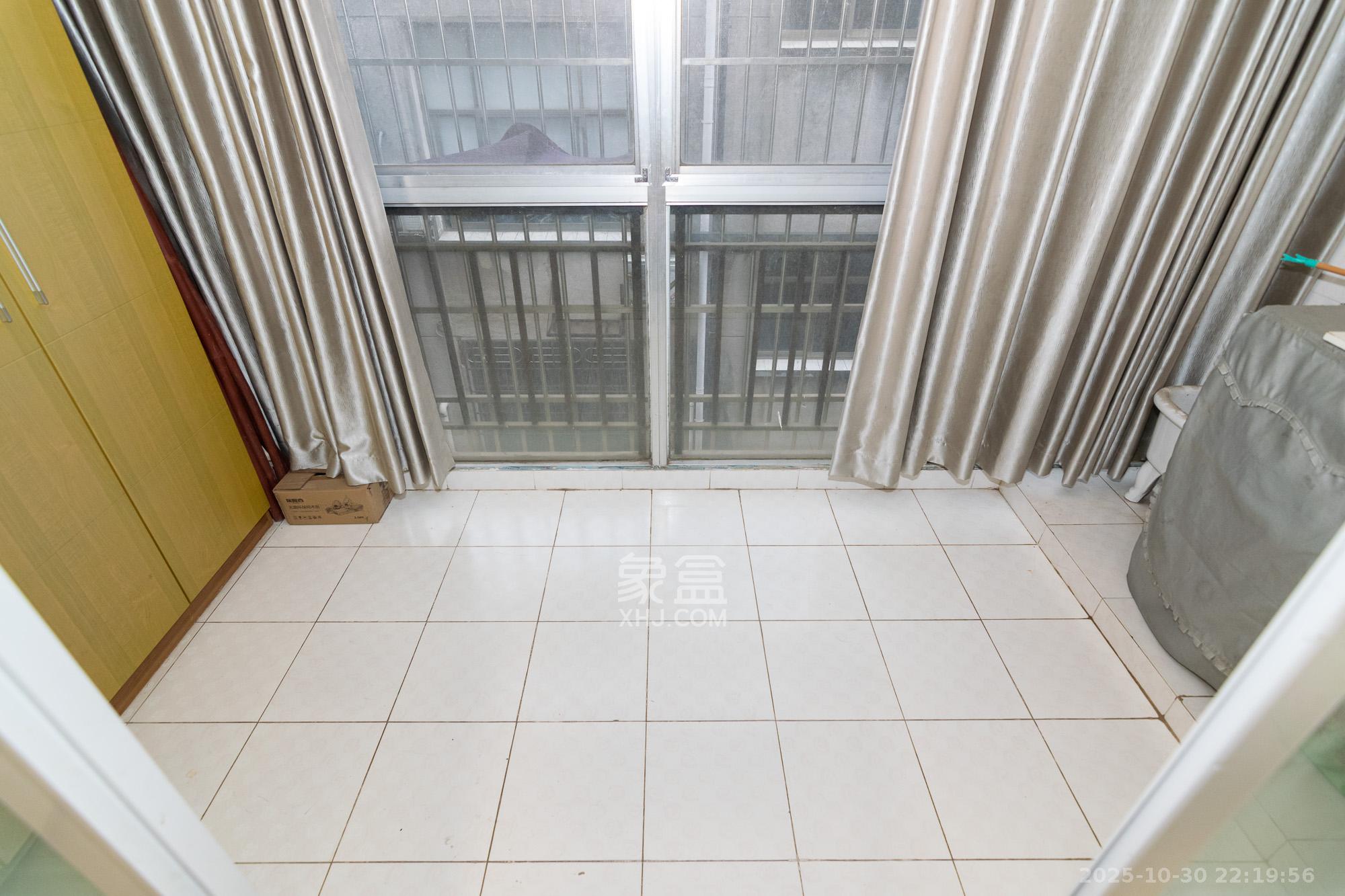 望福佳园  3室2厅2卫    42.0万 望福佳园  3室2厅2卫    42.0万阳台