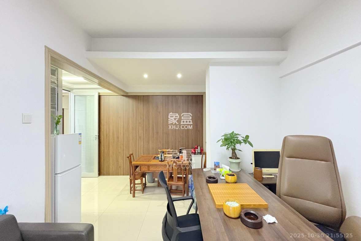 锦泰东环国际 2室2厅1卫 86.0万 锦泰东环国际 2室2厅1卫 86.0万卧室